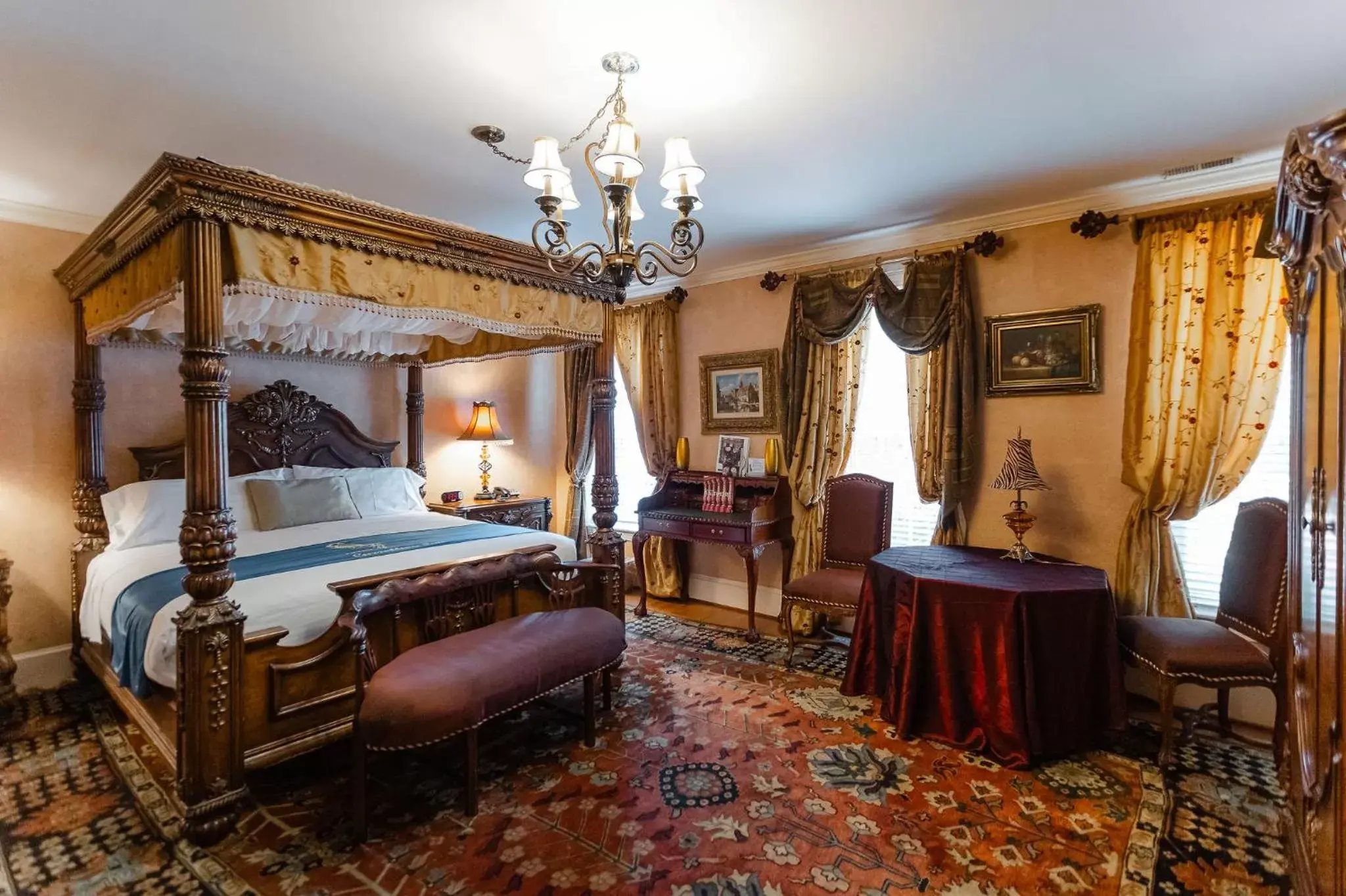 Scholar's Room 205 in 1840s Carrollton Inn Scholar's Room 205 in 1840s Carrollton Inn