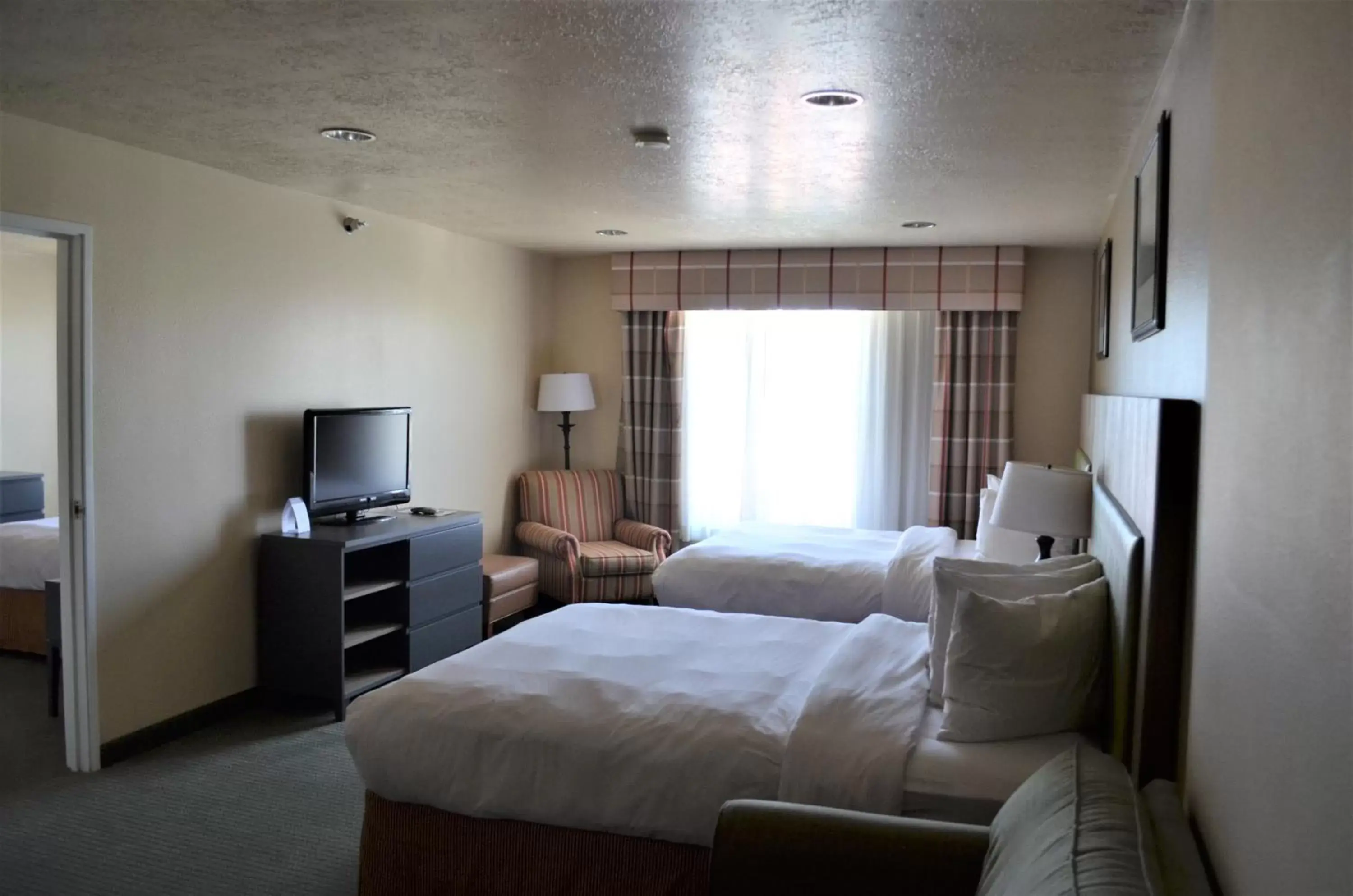 Bed in Country Inn & Suites by Radisson, West Valley City, UT