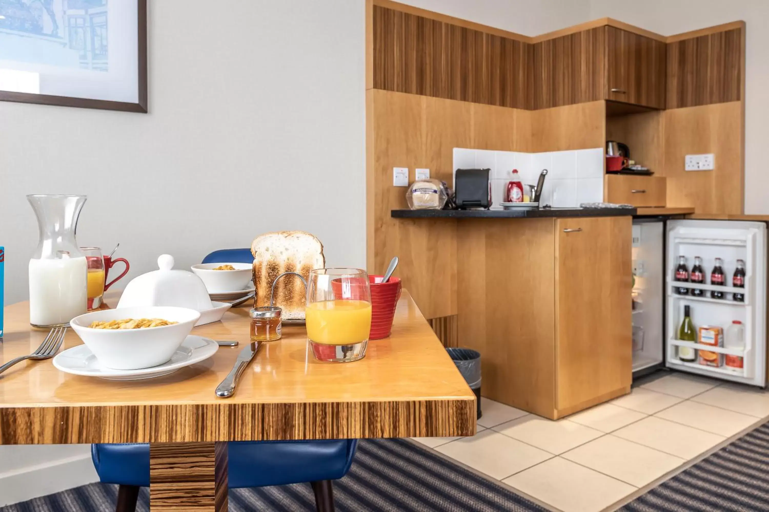 minibar in Ramada Hotel & Suites by Wyndham Coventry