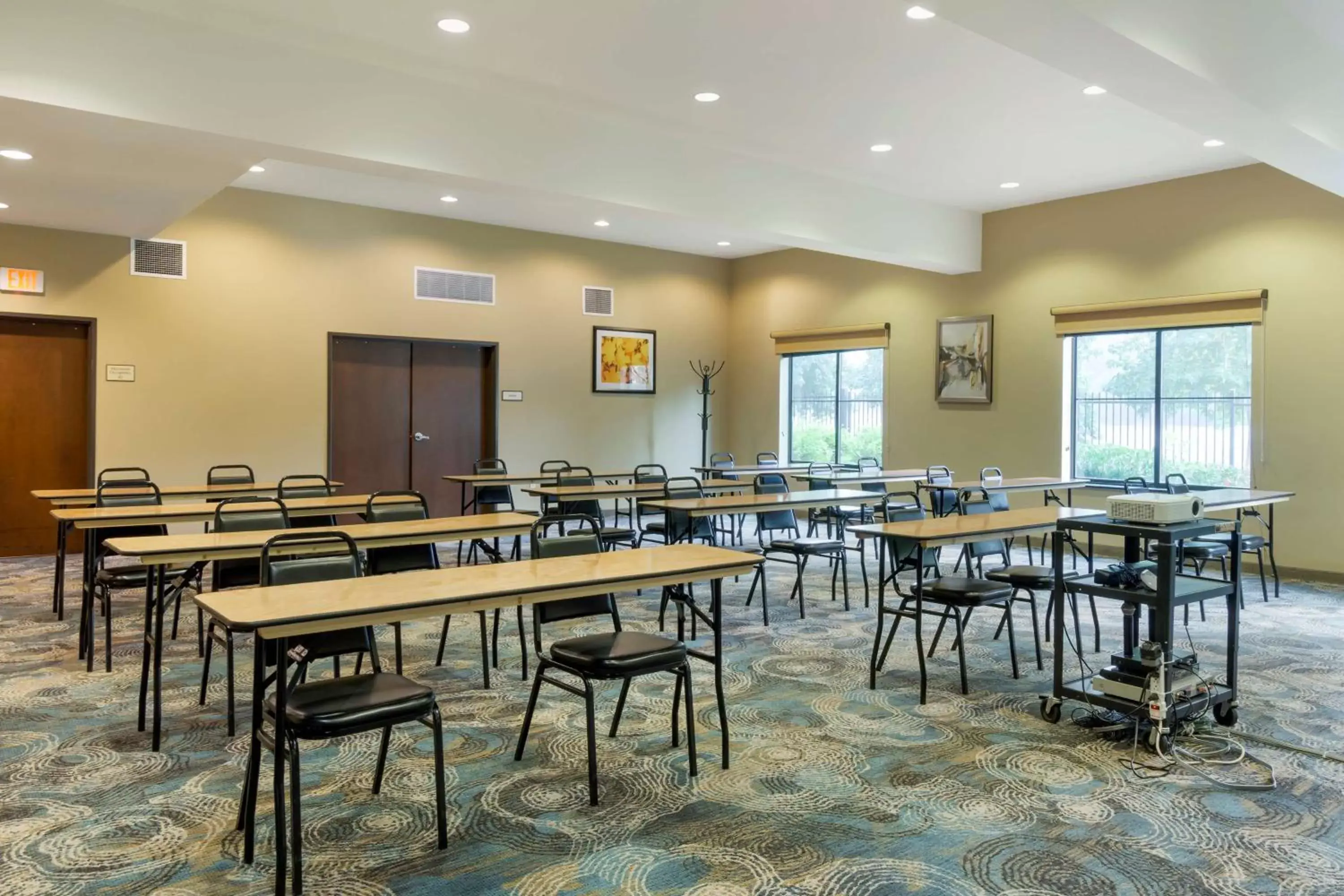 Meeting/conference room, Restaurant/Places to Eat in Best Western Plus Lacey Inn & Suites