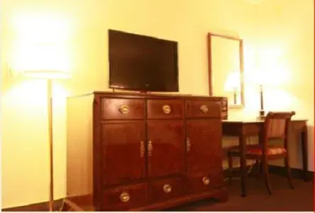 TV and multimedia, TV/Entertainment Center in Caravelle Inn & Suites