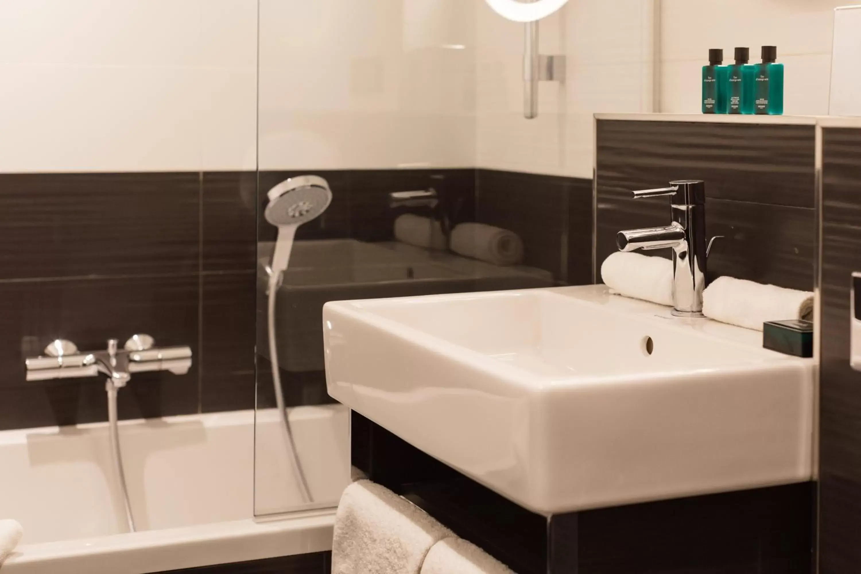 Shower, Bathroom in XO Hotel Paris