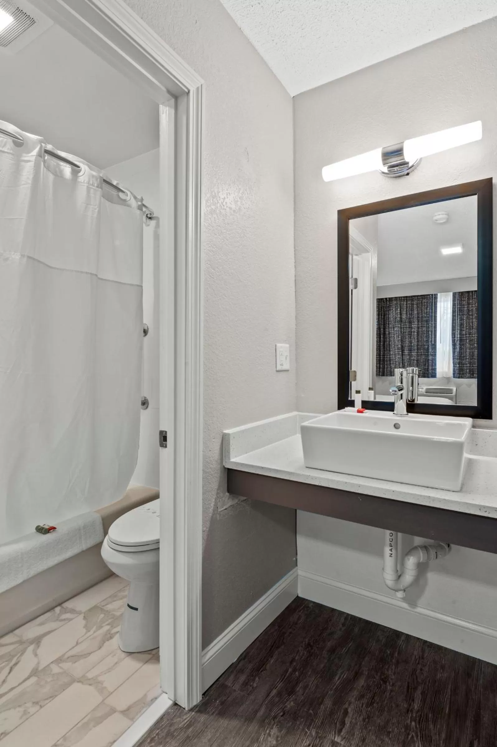 Bathroom in Inn On Arsenal