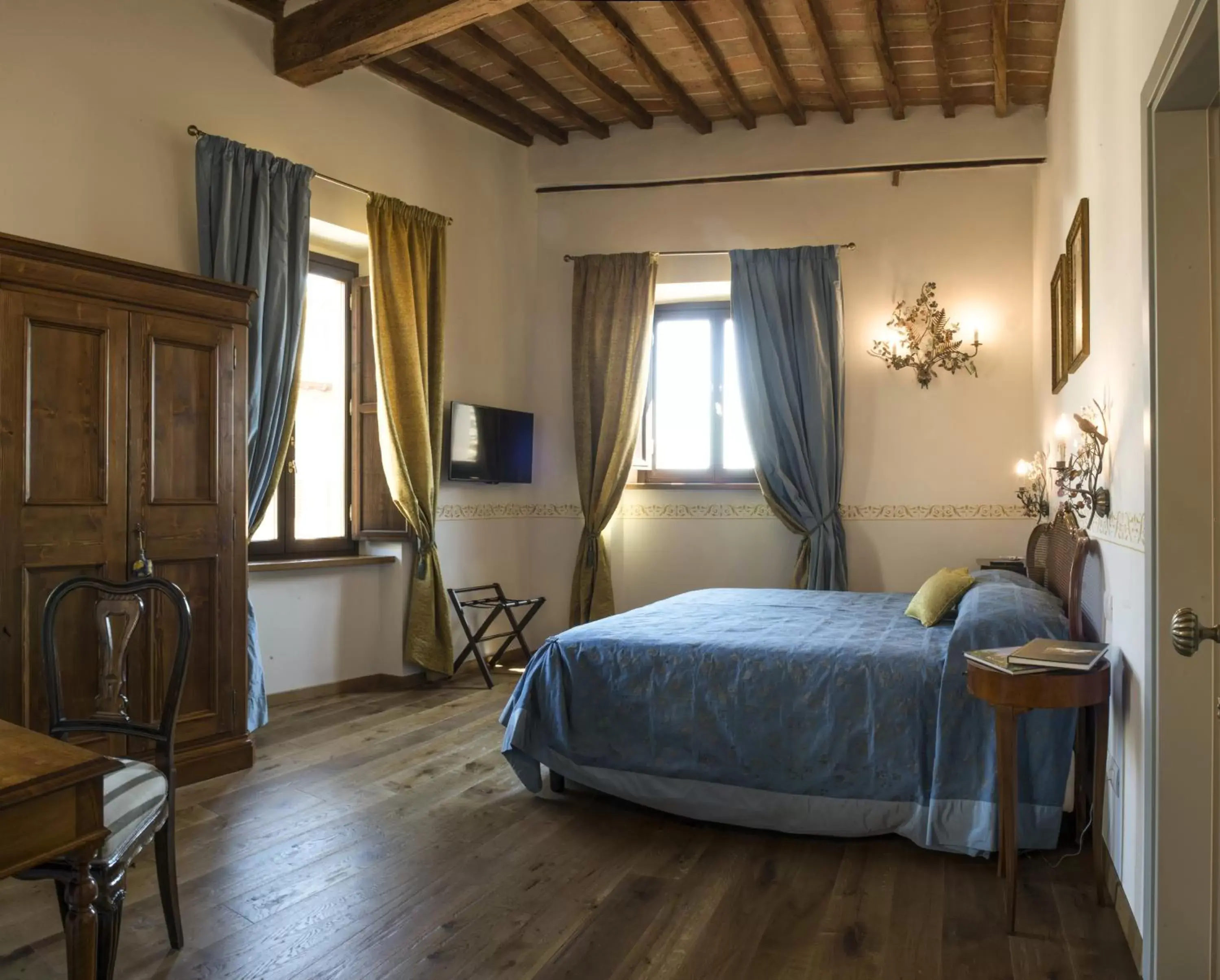 Photo of the whole room, Bed in Palazzo Pacini