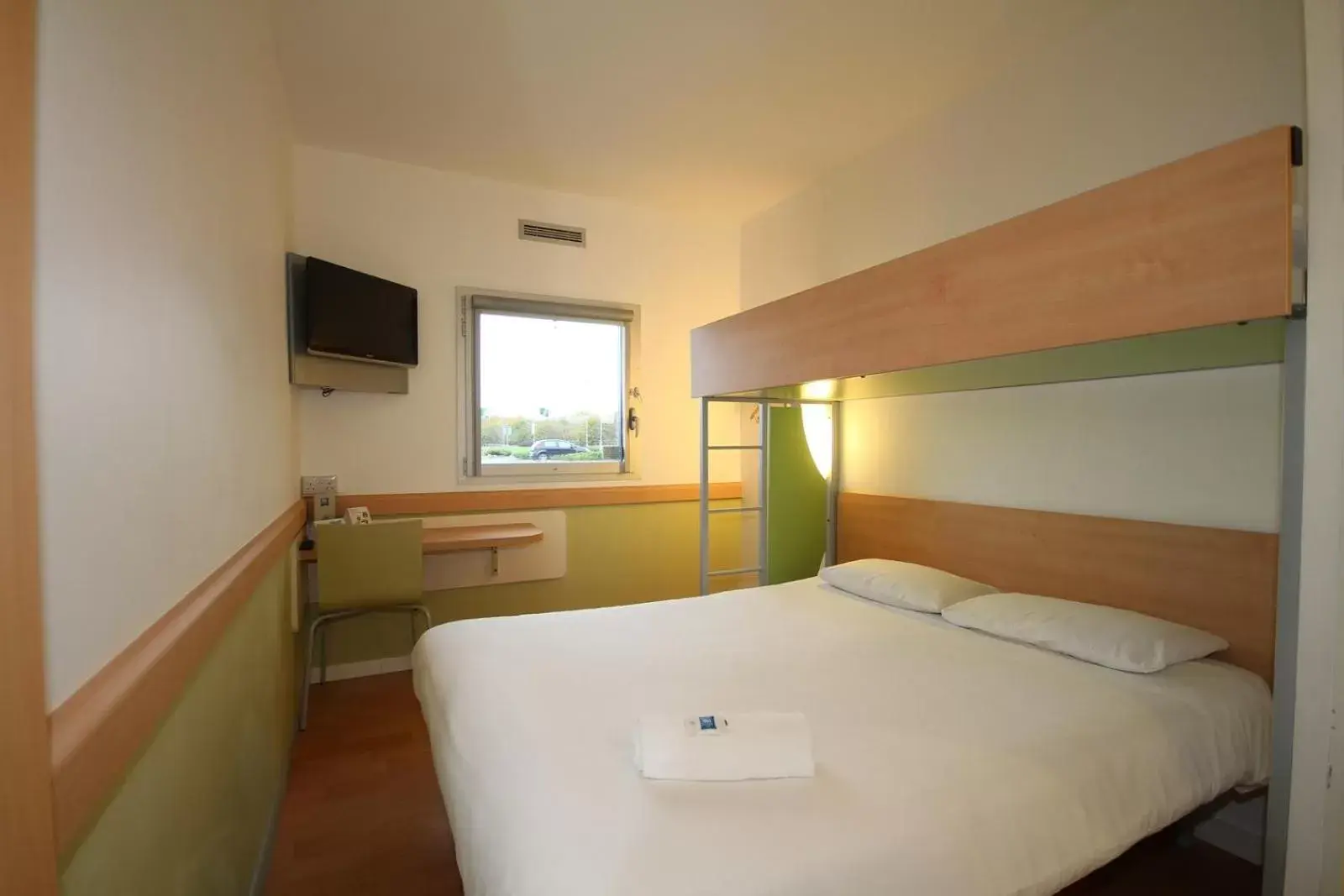 Bed, Bunk Bed in ibis budget Derby