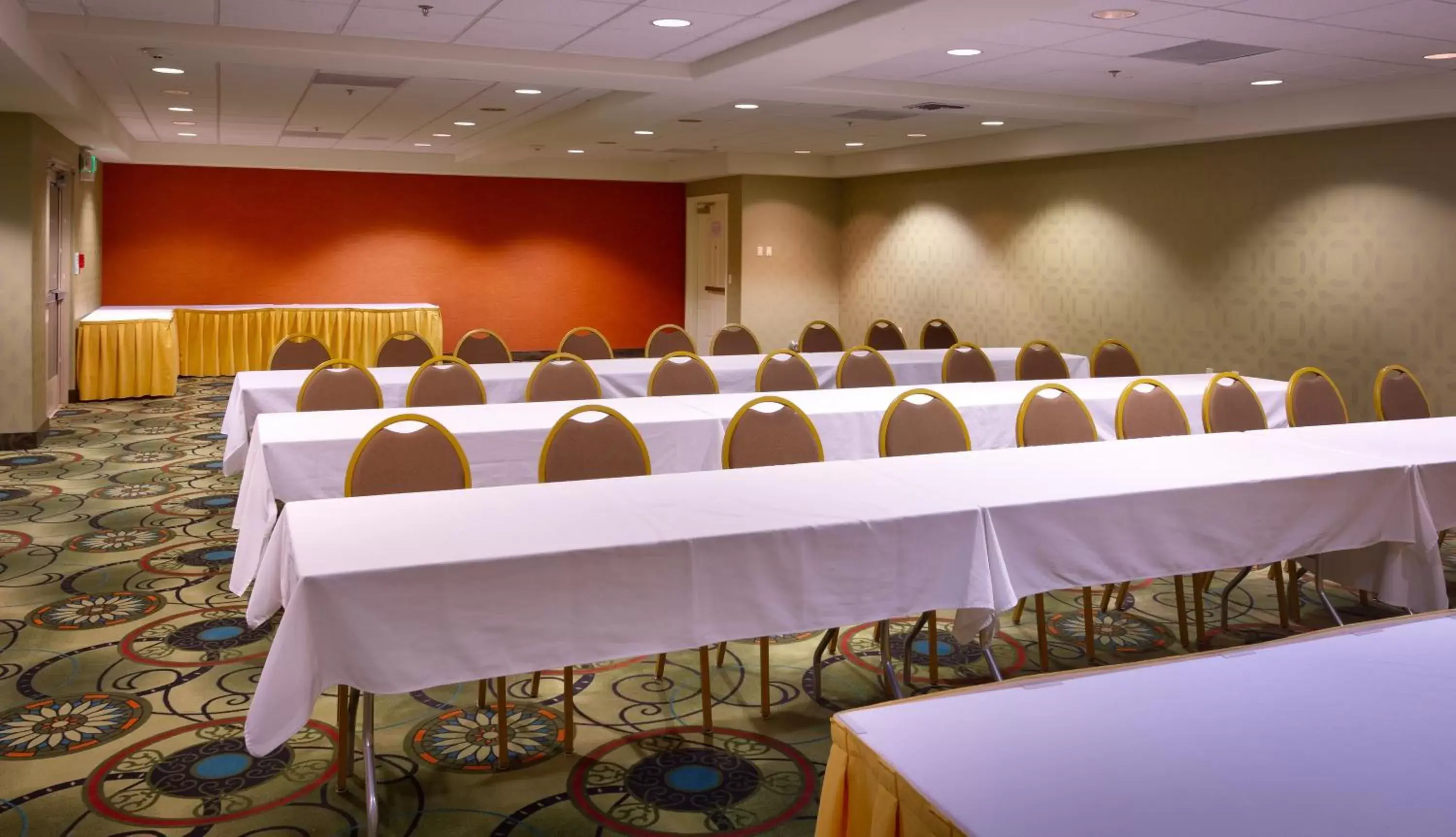 Meeting/conference room in Holiday Inn Express & Suites Mesquite Nevada, an IHG Hotel