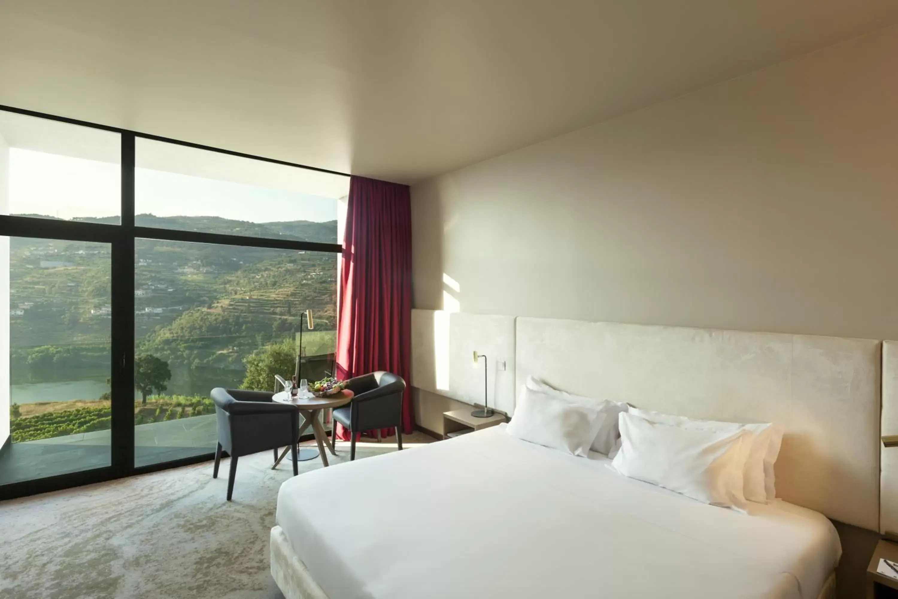 Bedroom, Mountain View in Douro Palace Hotel Resort & SPA