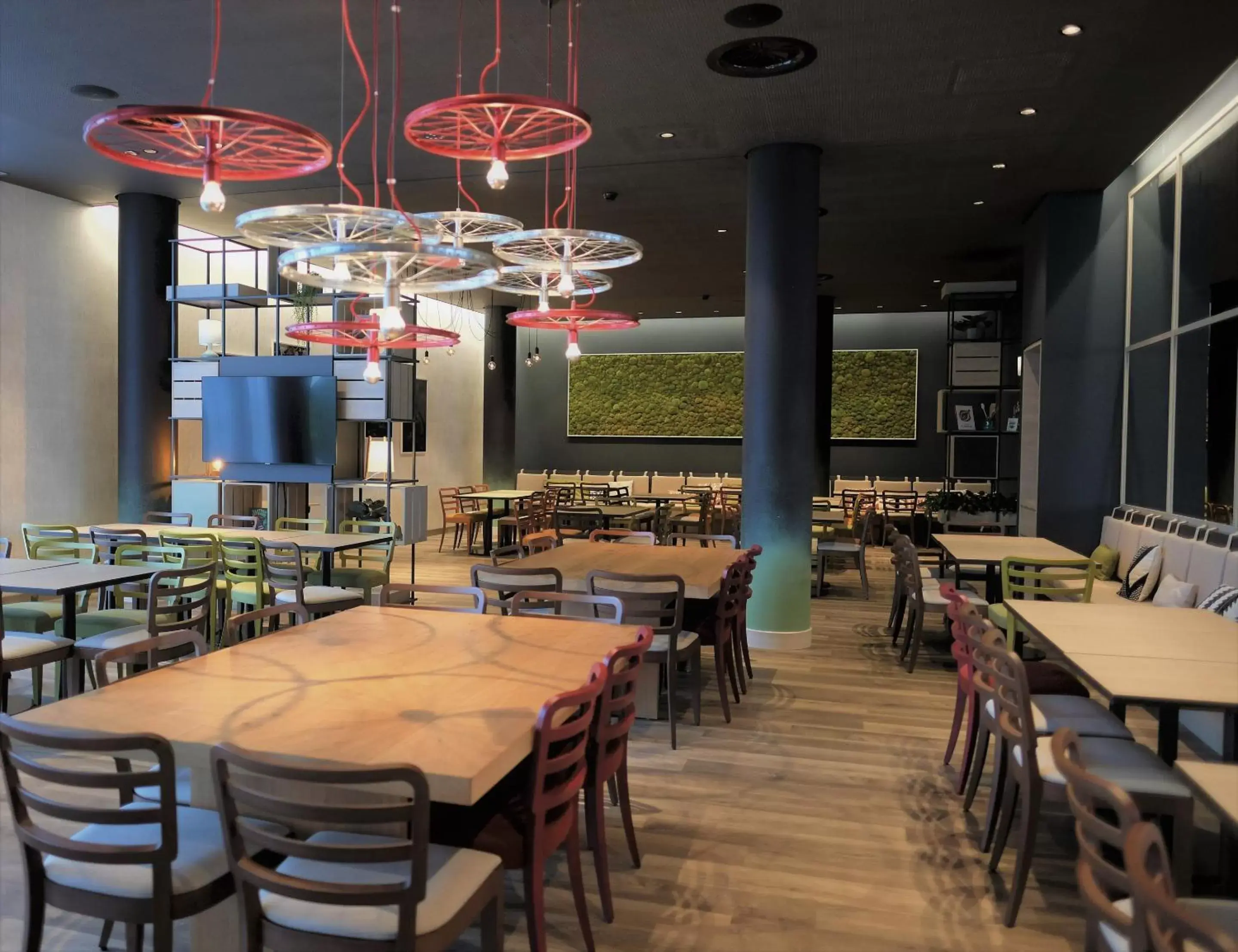 Restaurant/Places to Eat in IntercityHotel Amsterdam Airport