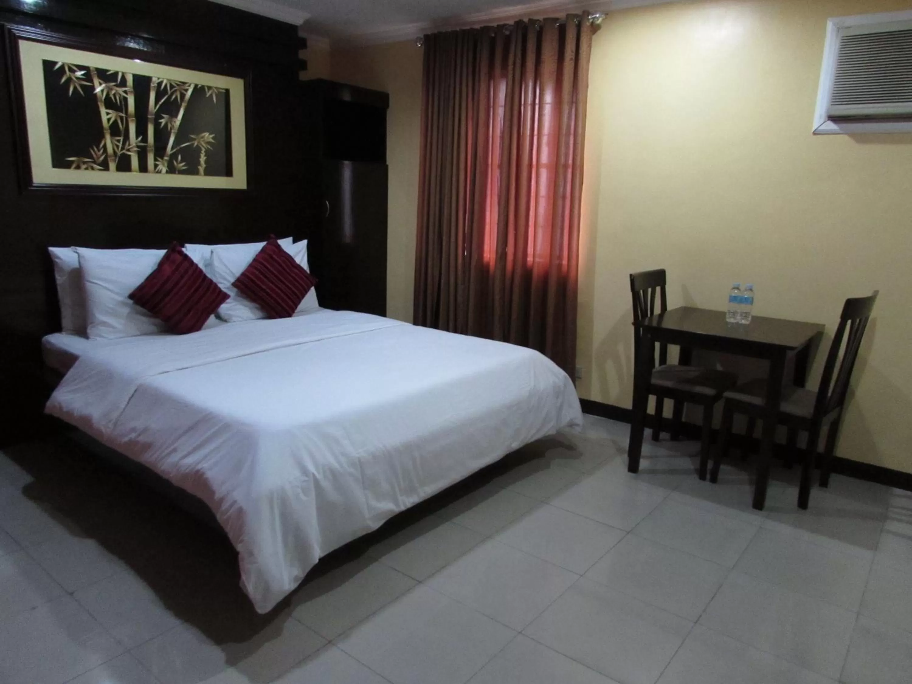 Bedroom, Bed in Oyster Plaza Hotel