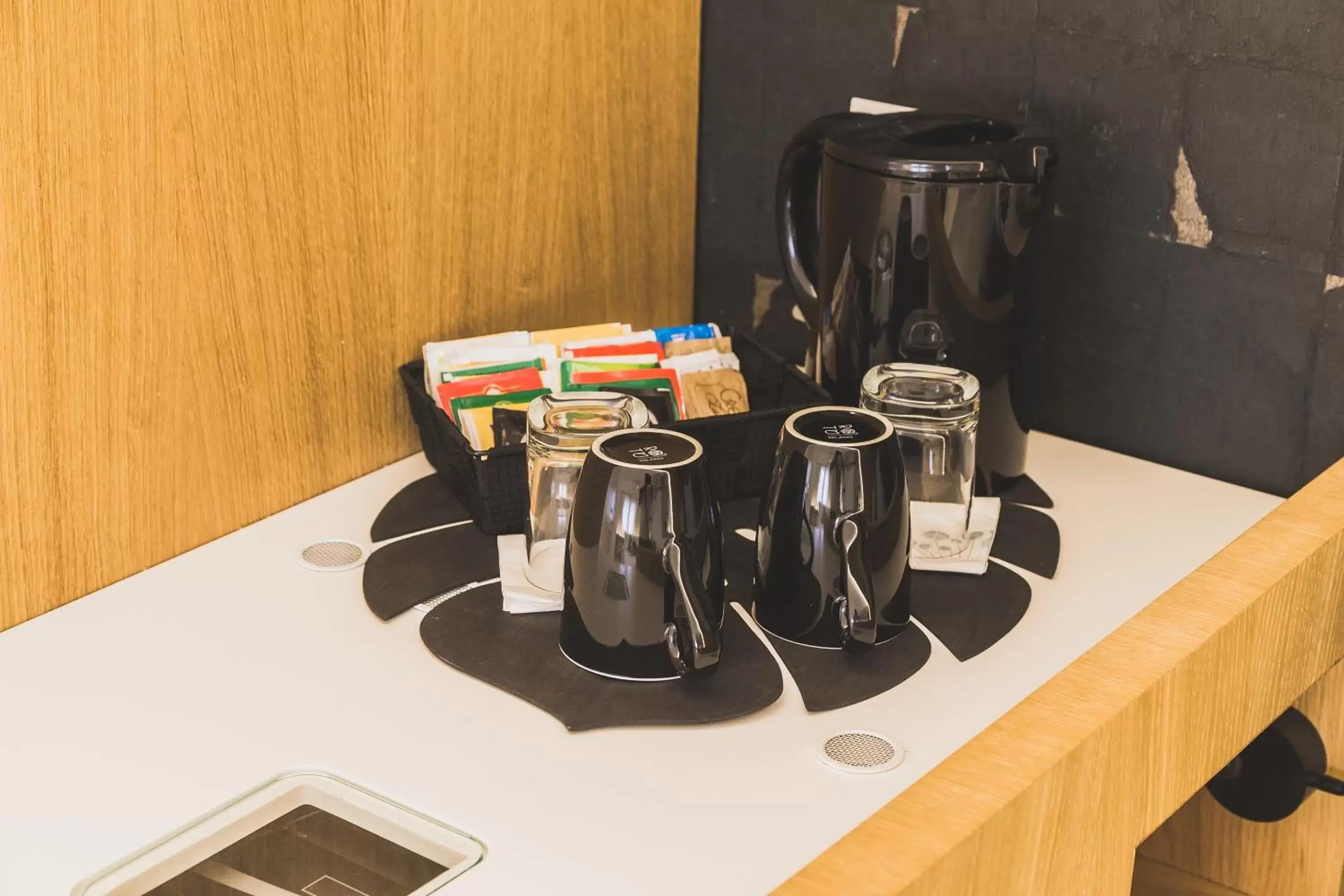 Coffee/tea facilities in Hedoné Design Experience B&B