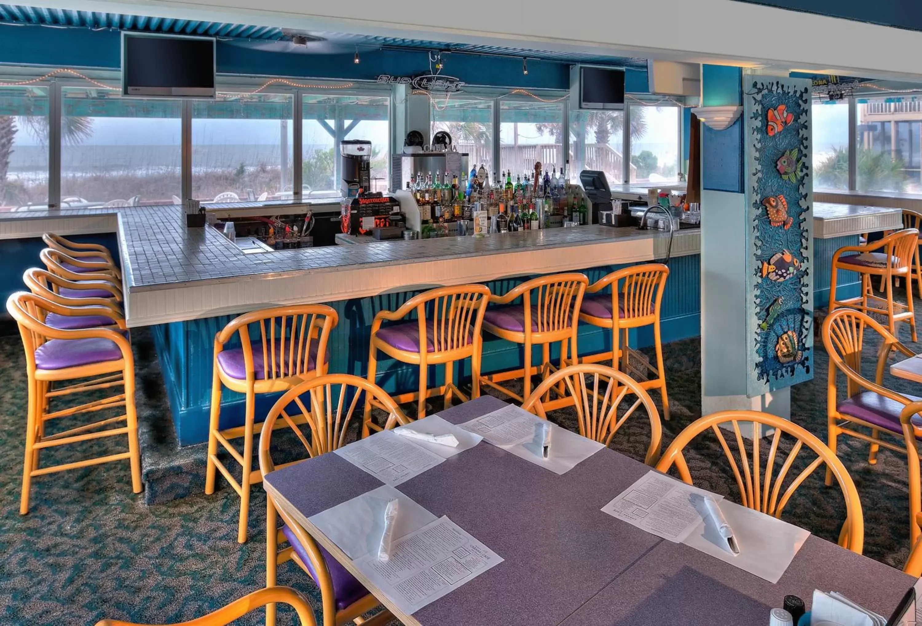 Restaurant/Places to Eat in Oceanfront Litchfield Inn