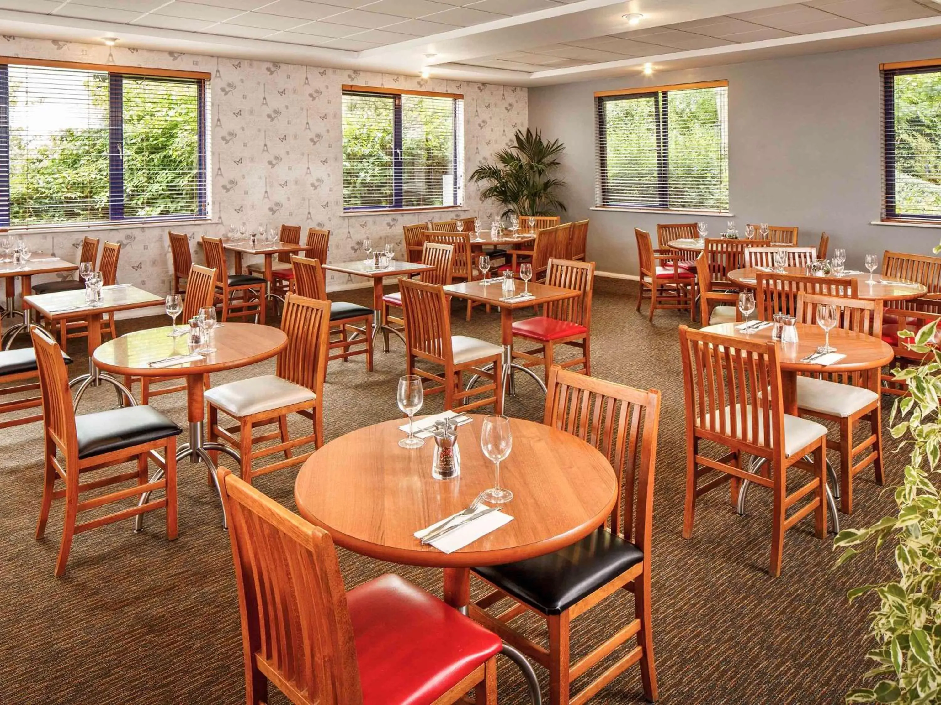 Restaurant/Places to Eat in ibis Chesterfield North - Barlborough