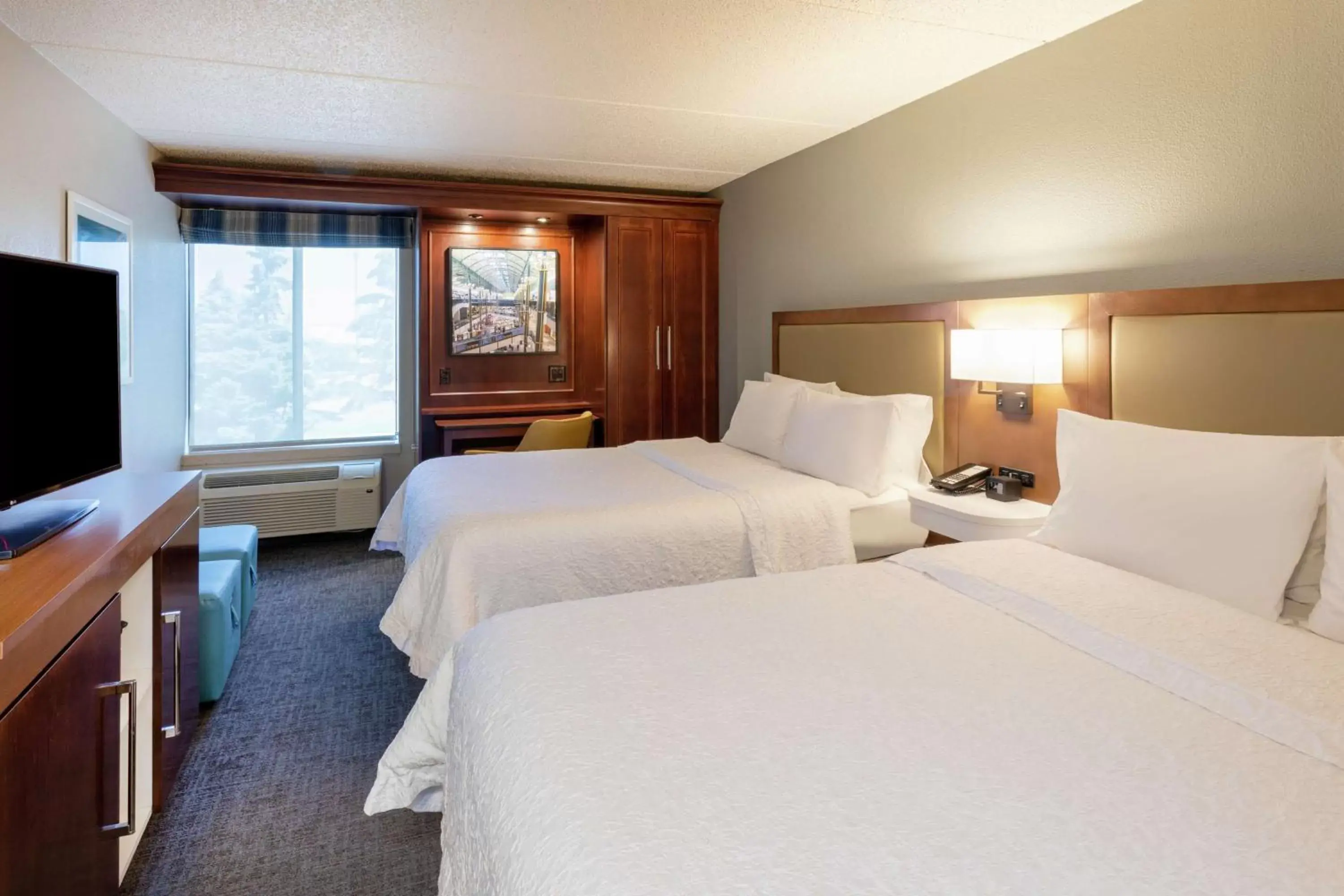 Bedroom, Bed in Hampton Inn Minneapolis/Eagan
