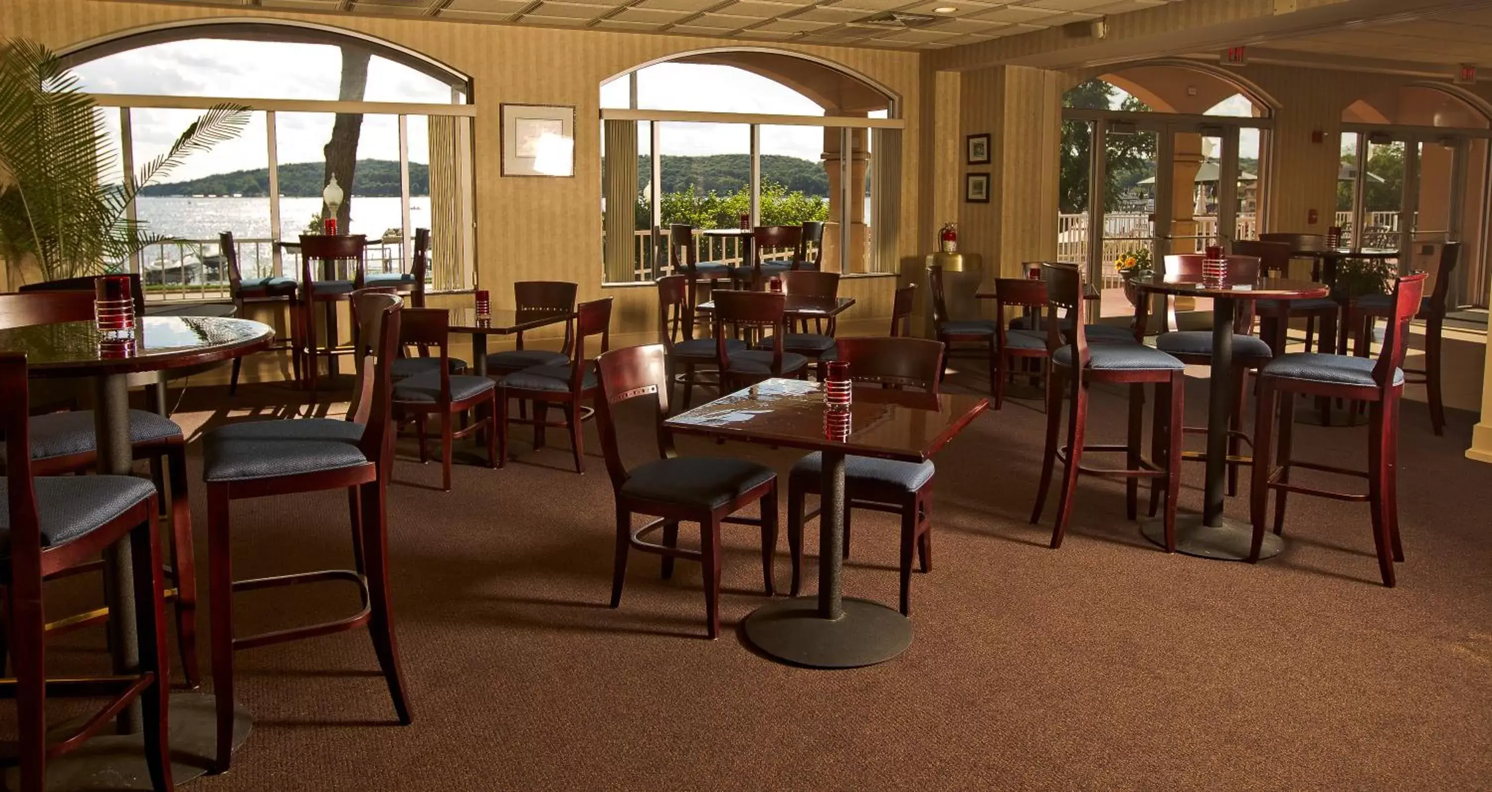 Lobby or reception, Restaurant/Places to Eat in Bella Vista Suites Lake Geneva