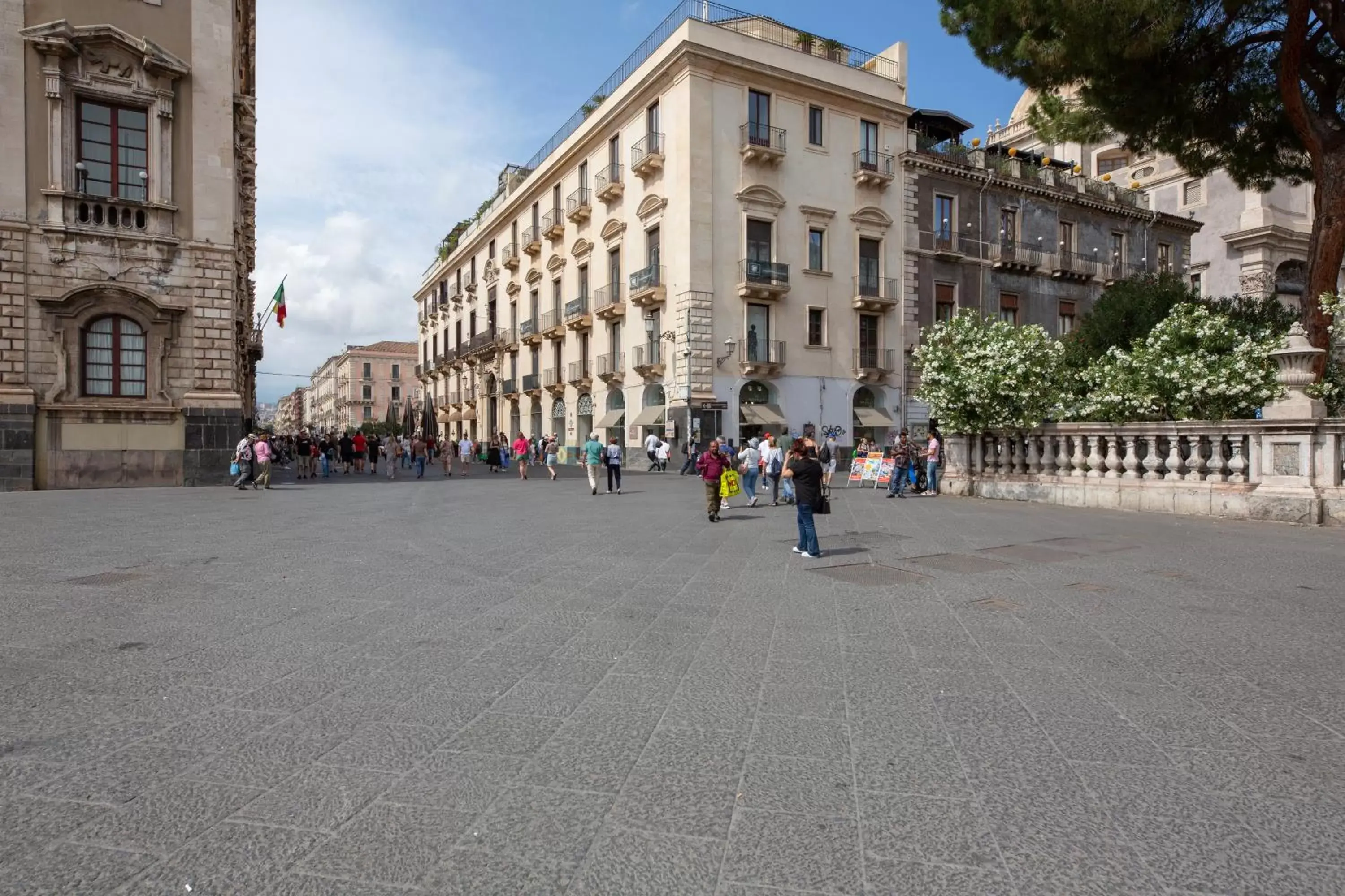 Day, Property Building in La Regina del Duomo Catania Centro