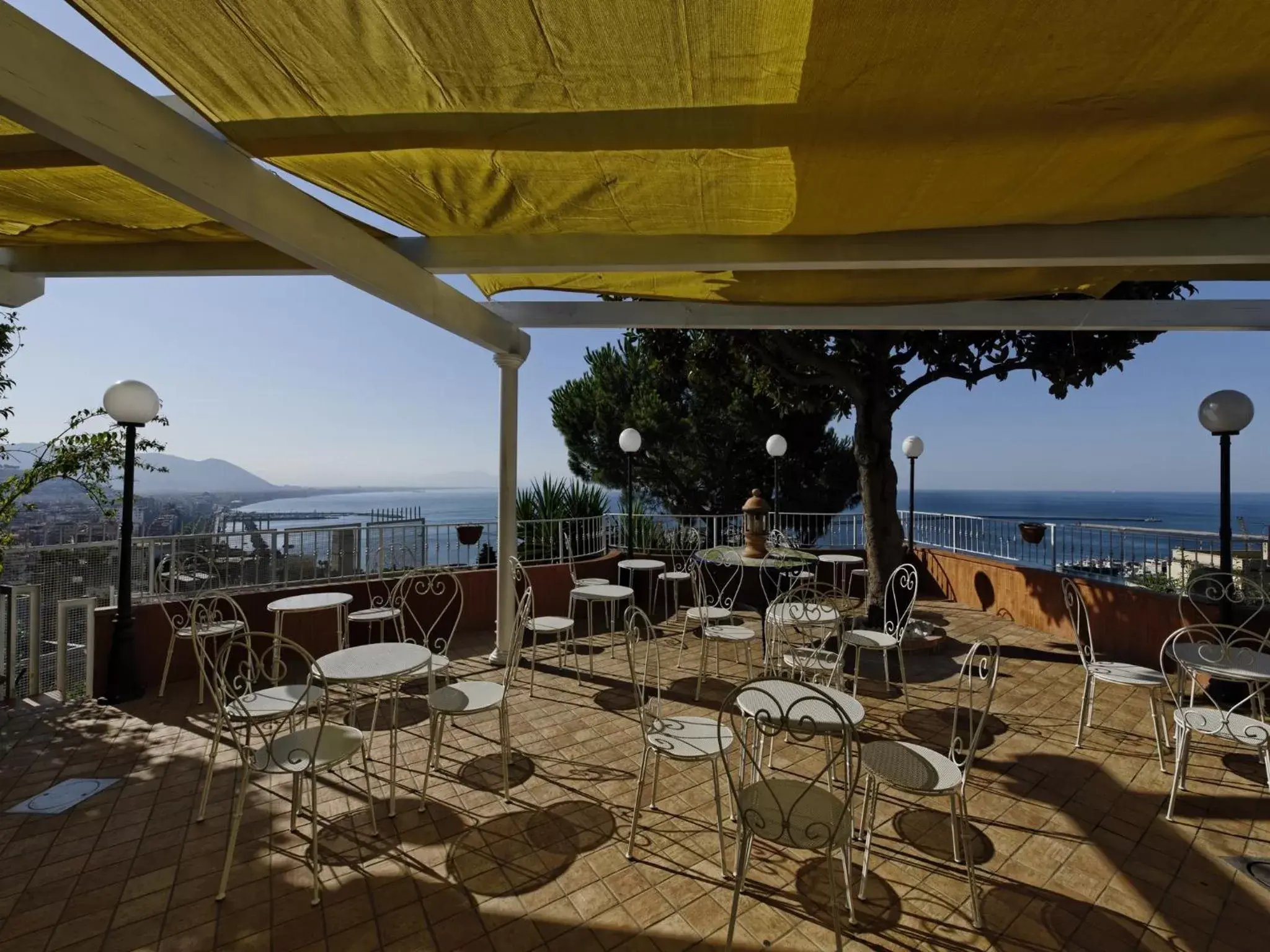 Restaurant/Places to Eat in Hotel Villa Poseidon & Events