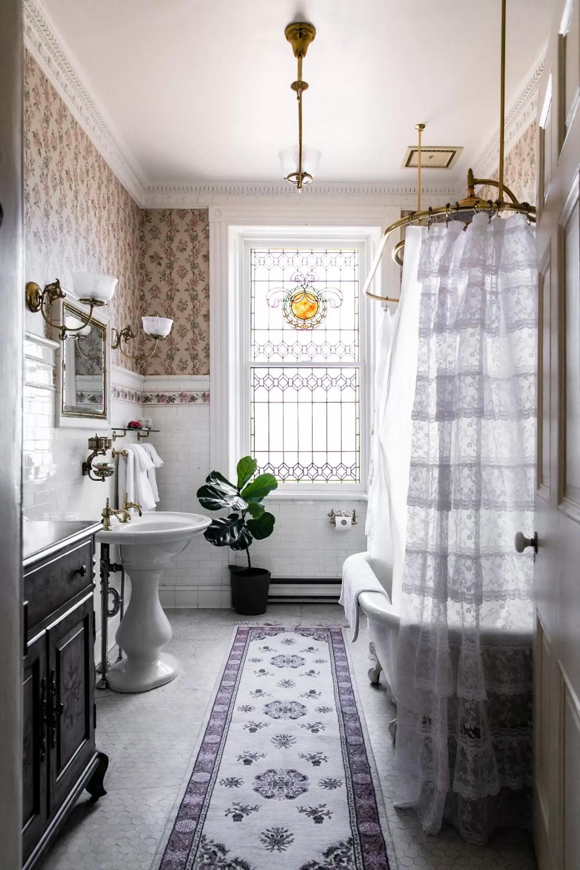 Bathroom, Kitchen/Kitchenette in The Emig Mansion