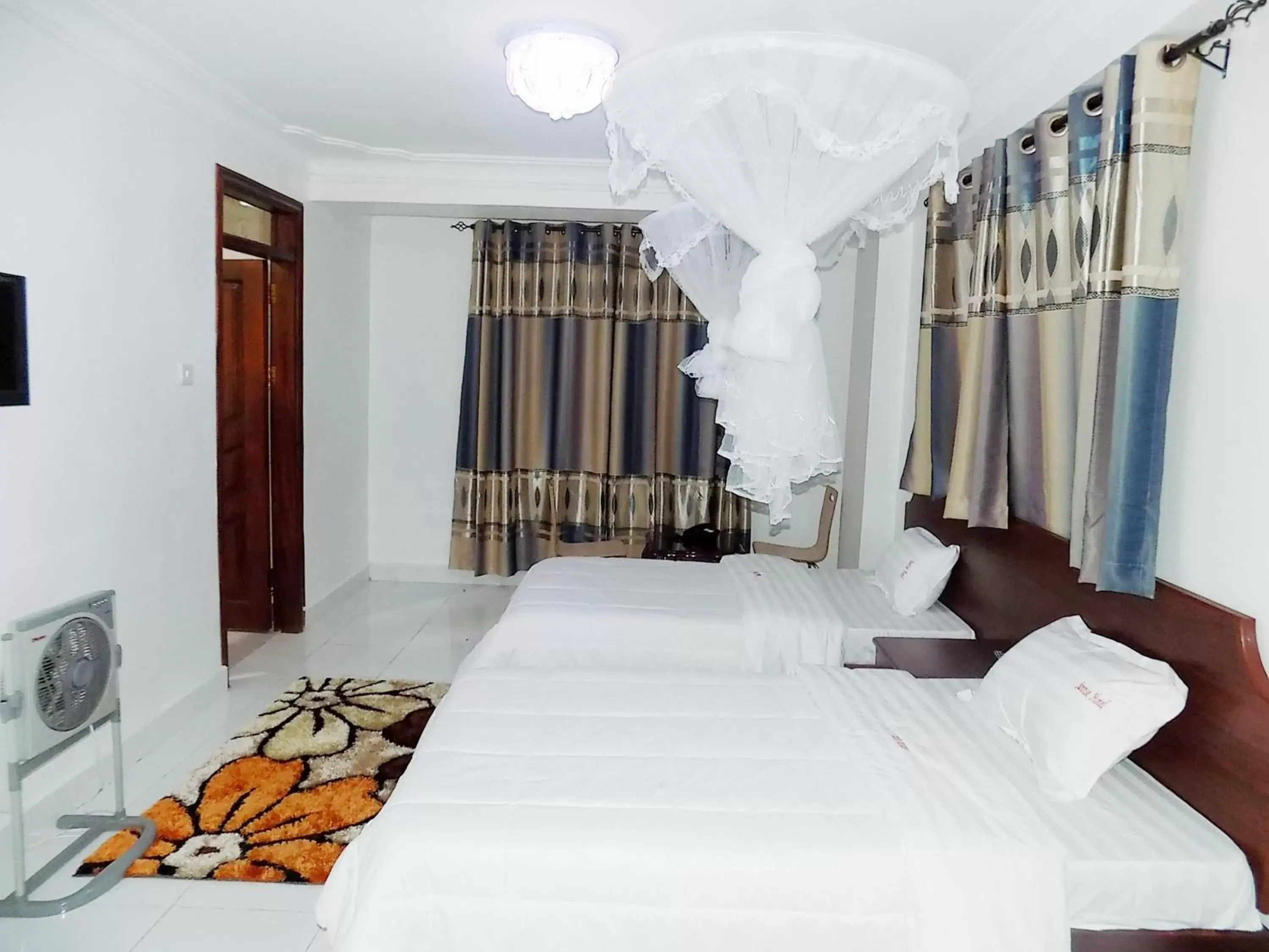 Deluxe Twin Room in Sunrise Hotel Kampala Deluxe Twin Room in Sunrise Hotel Kampala