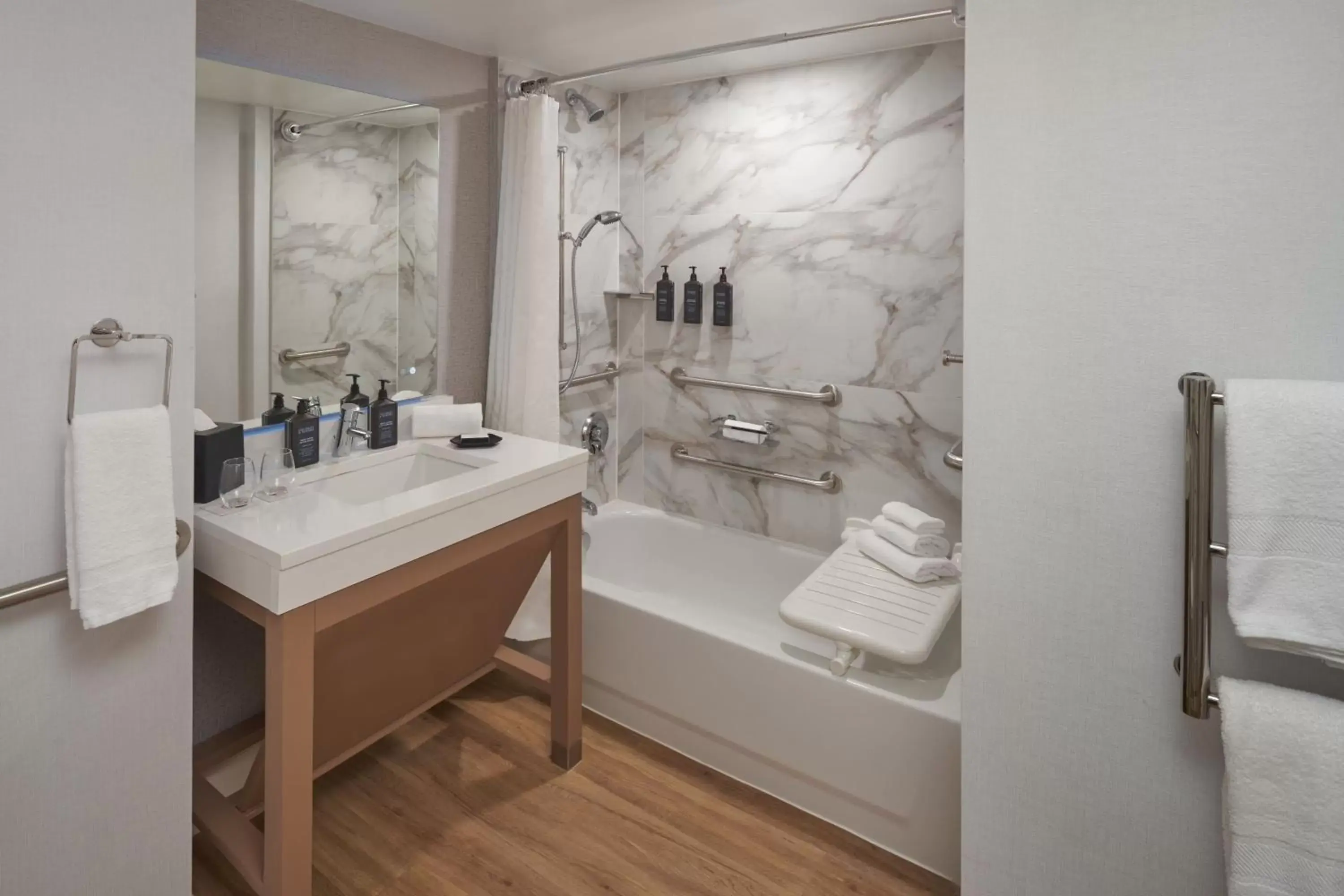 Photo of the whole room, Bathroom in Sheraton Pittsburgh Hotel at Station Square