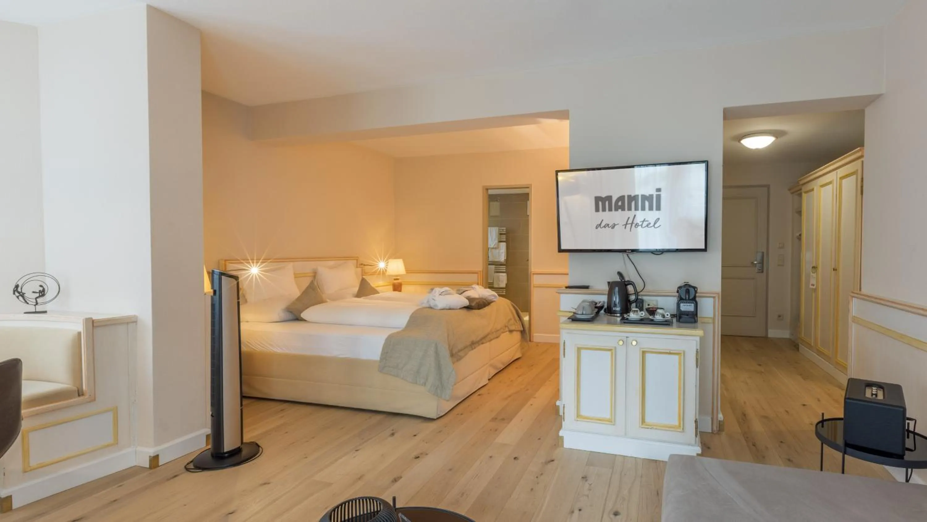 Photo of the whole room, Bed in MANNI das Hotel