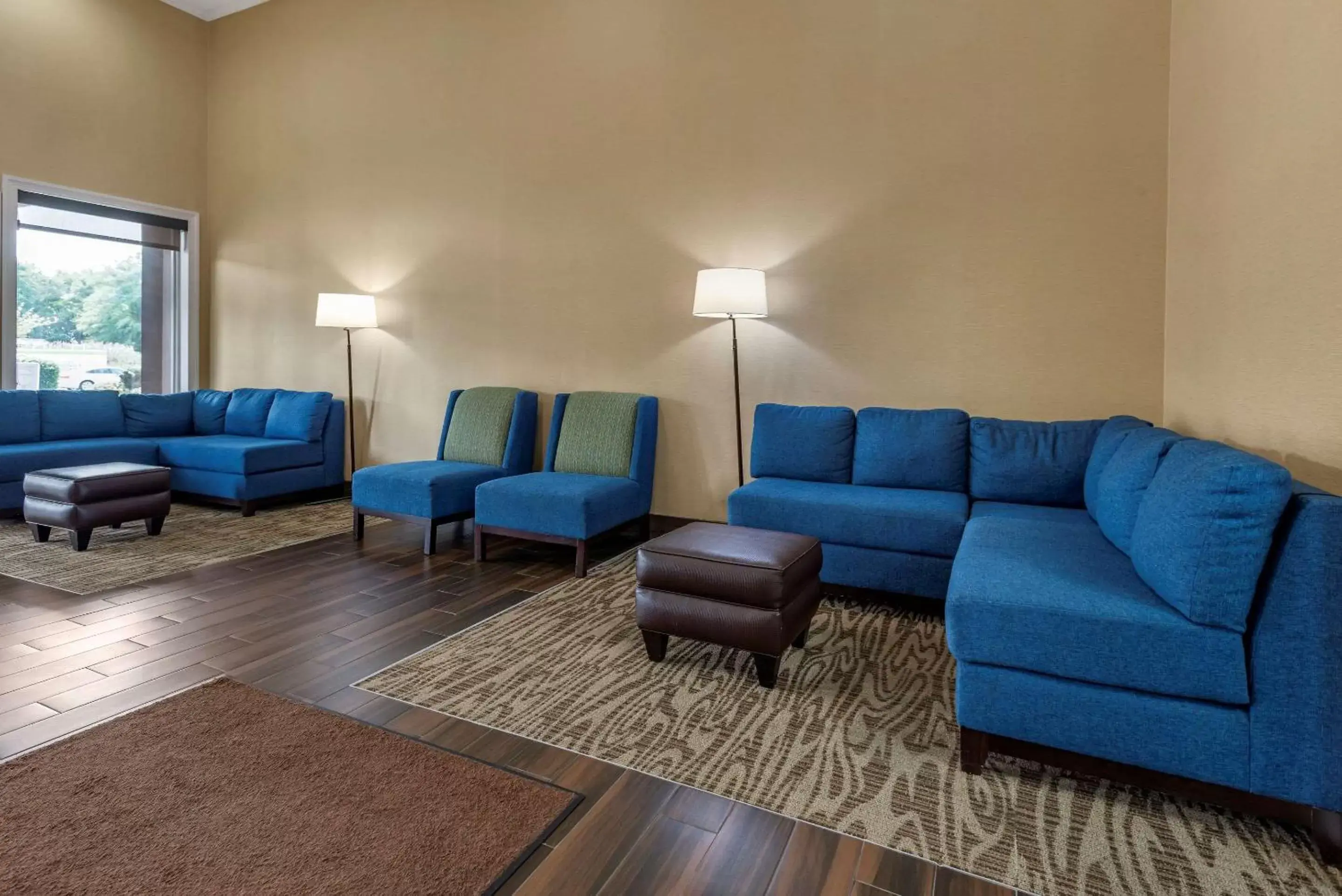Lobby or reception, Seating Area in Comfort Inn & Suites Glen Mills - Concordville