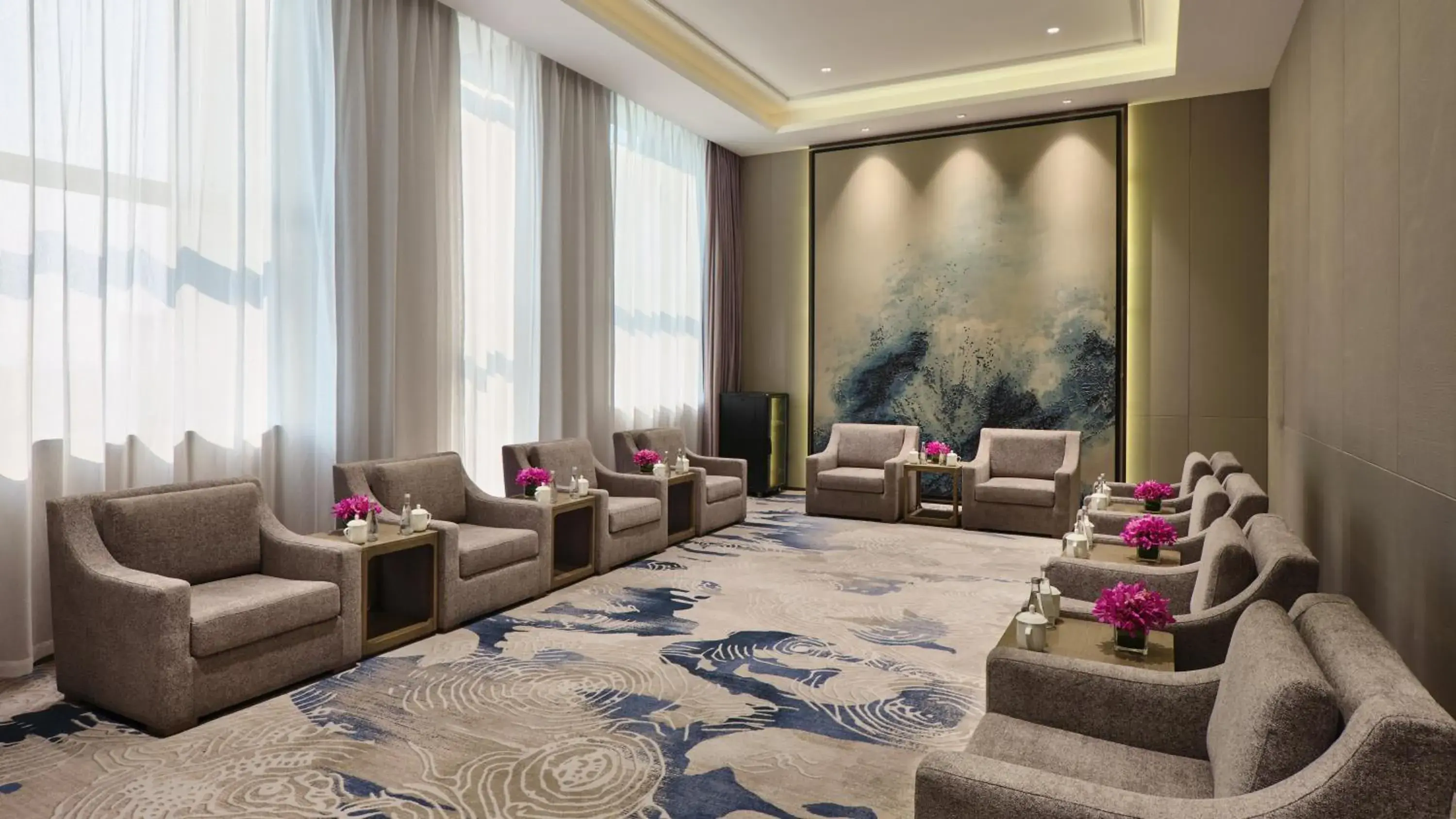 Restaurant/places to eat, Seating Area in Crowne Plaza Wuhan Development Zone, an IHG Hotel