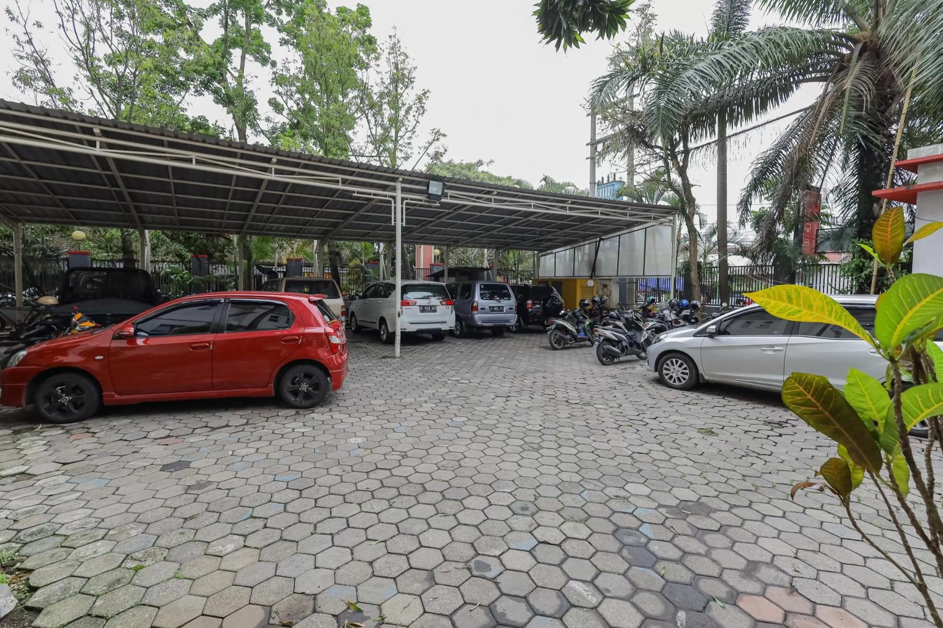 Parking in RedDoorz Syariah @ Klojen Malang