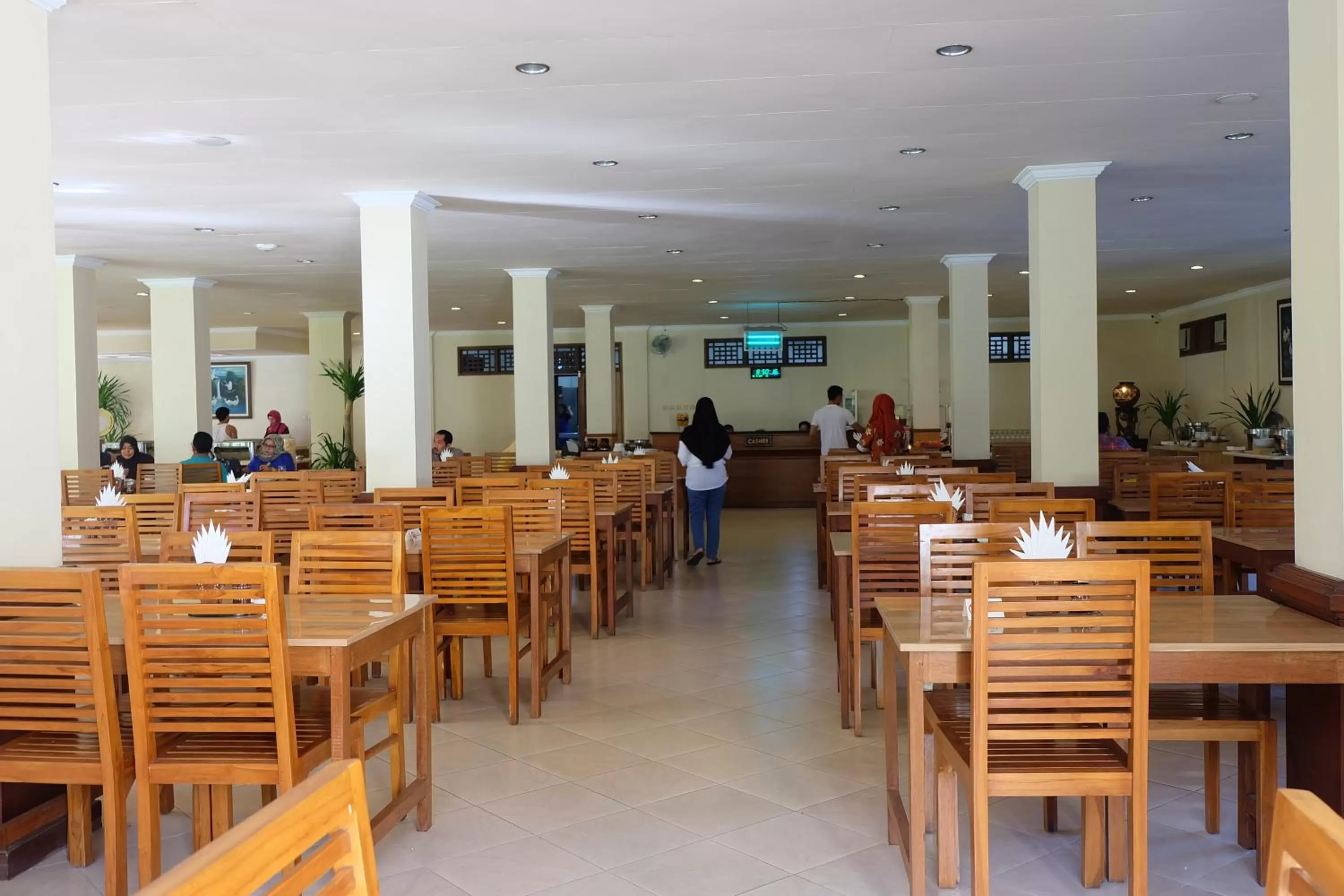 Restaurant/places to eat in Lombok Garden Hotel