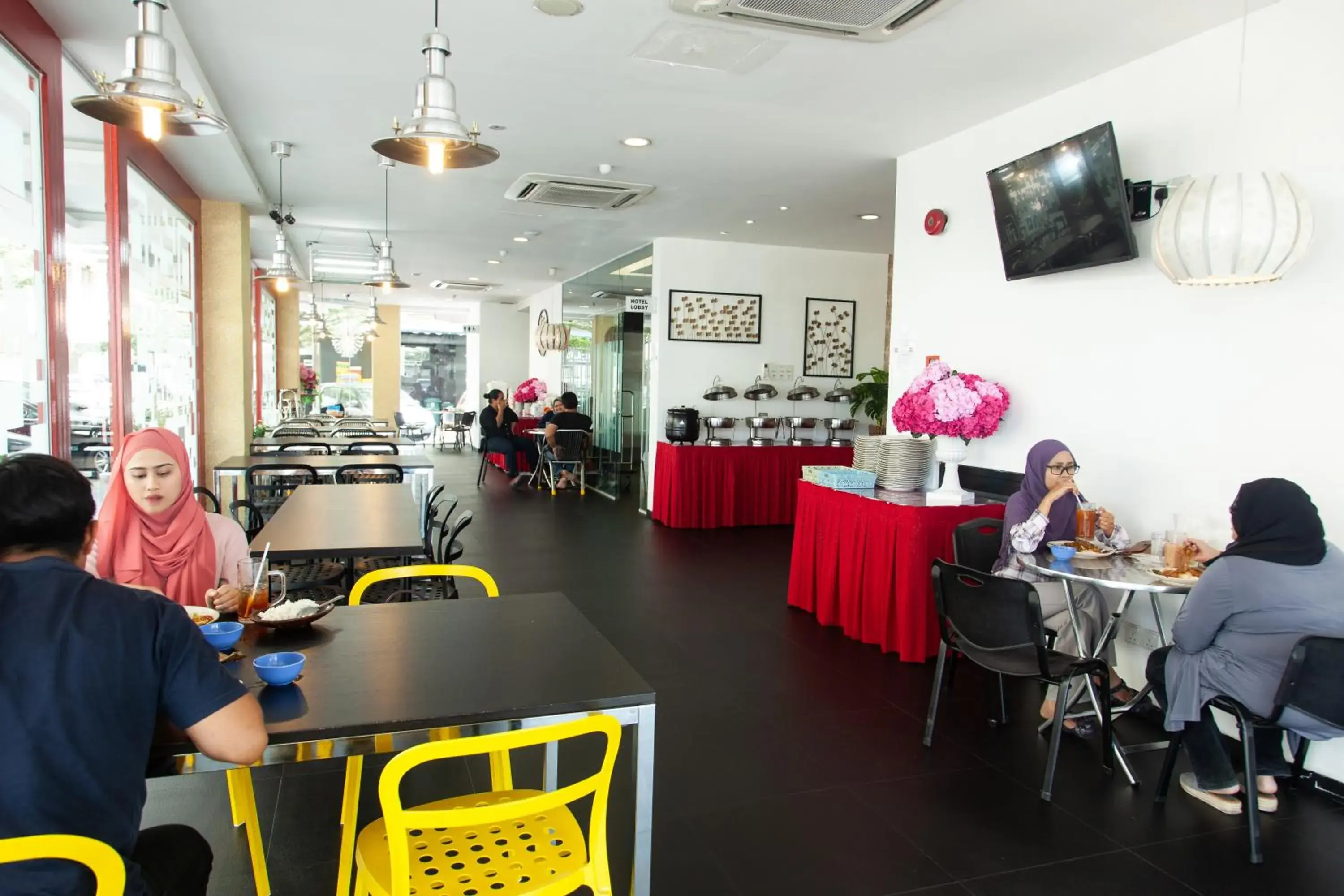 Restaurant/Places to Eat in M Design Hotel @ Shamelin Perkasa