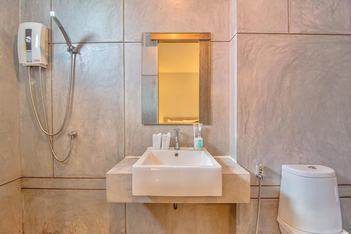 Lemonade Phuket Hotel -SHA Plus