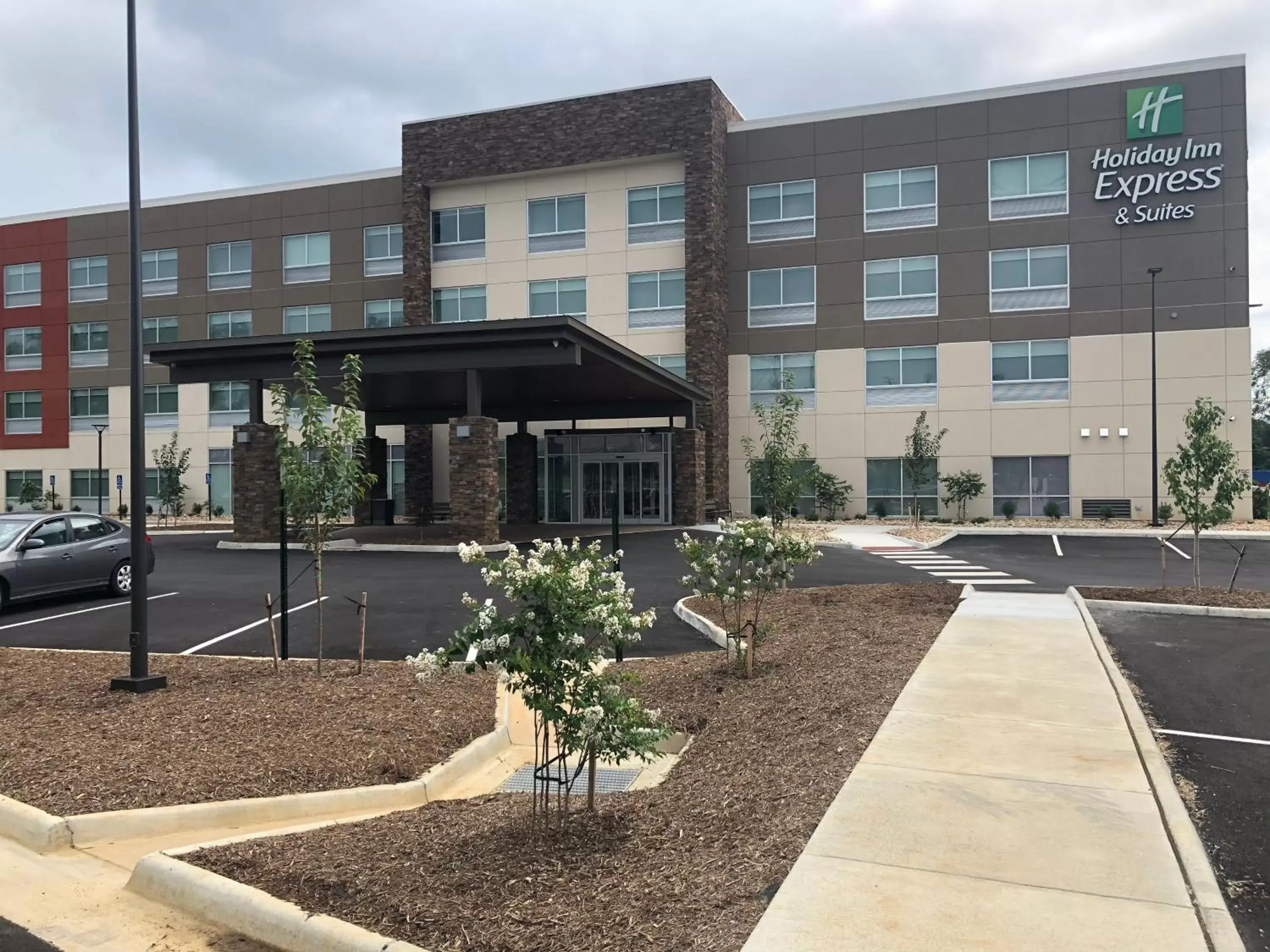 Facade/entrance in Holiday Inn Express & Suites - Roanoke – Civic Center Facade/entrance in Holiday Inn Express & Suites - Roanoke – Civic Center