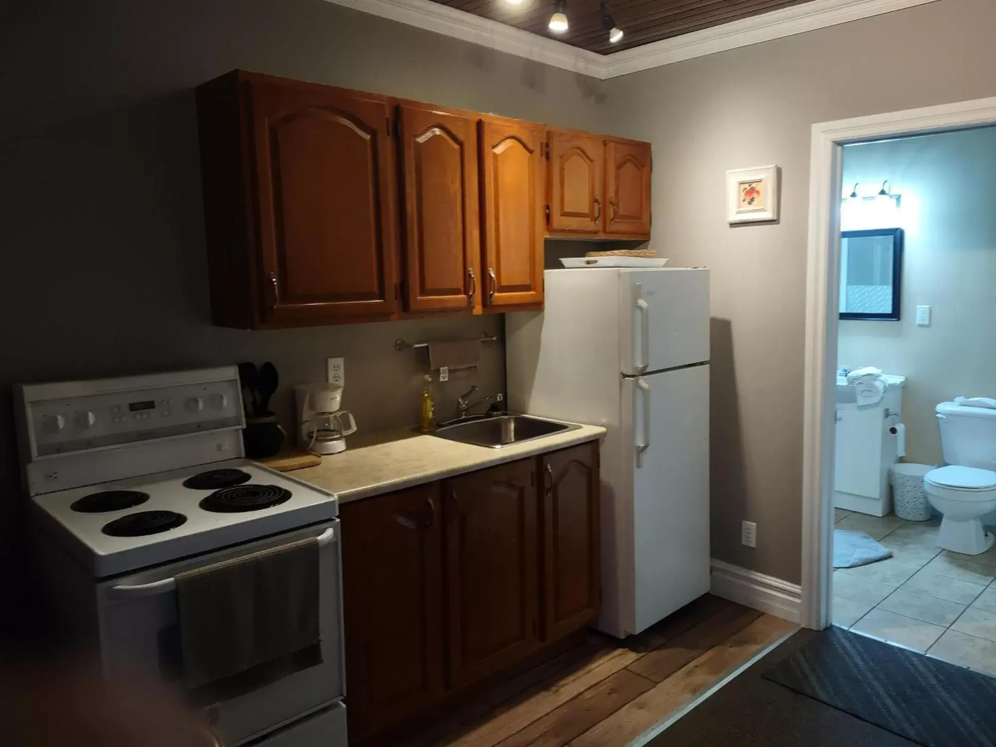 Bathroom, Kitchen/Kitchenette in The King George Inn