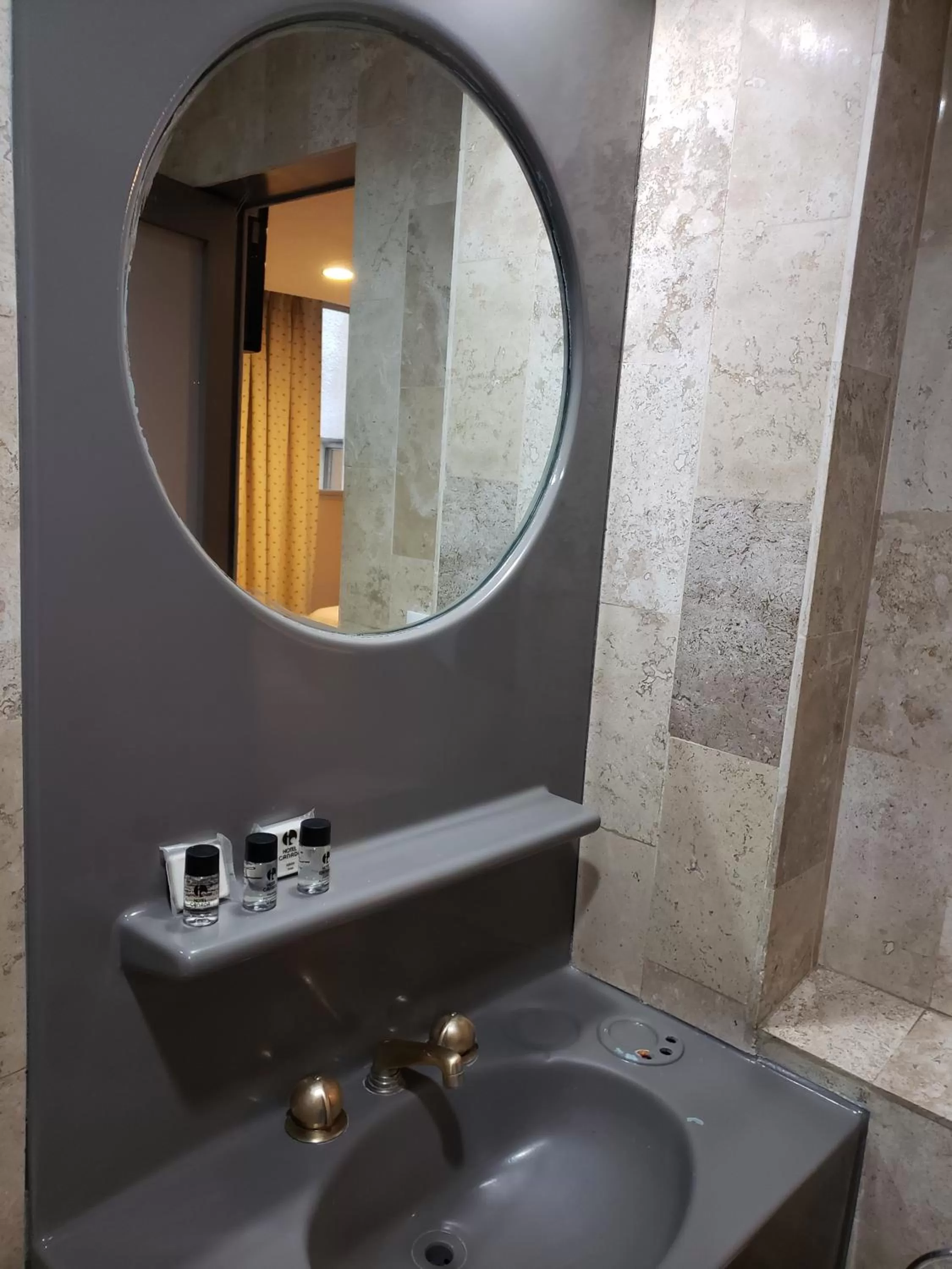 Twin Room in Canada Central & Rooftop