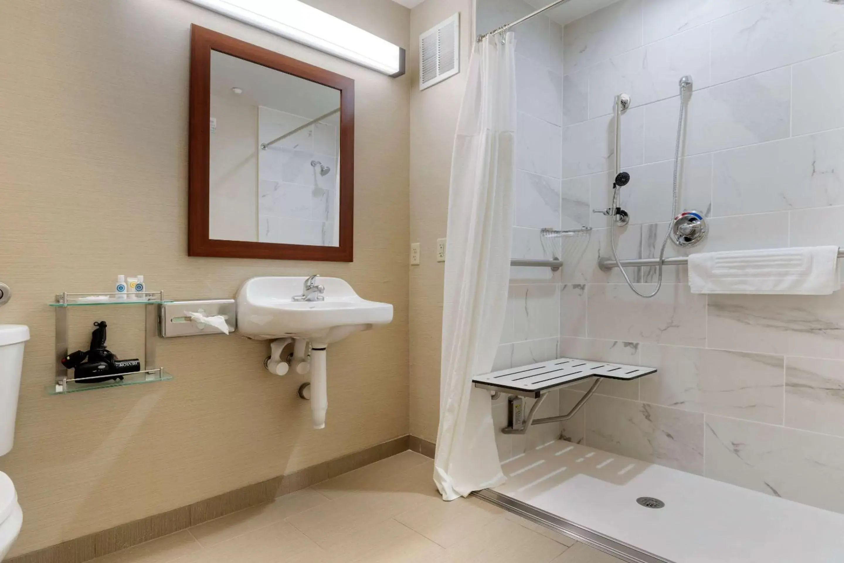 Photo of the whole room, Bathroom in Comfort Suites Marysville-Yuba City