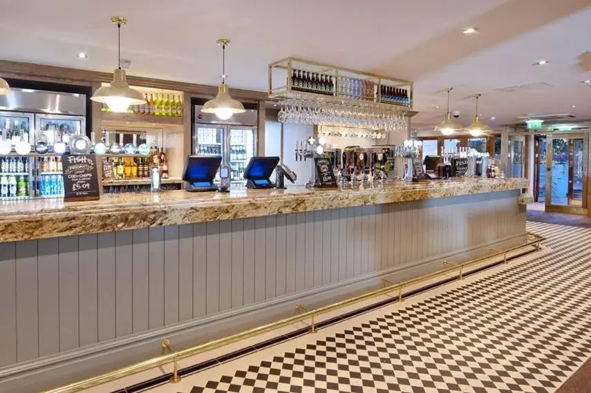 Restaurant/places to eat in The Queen Hotel Wetherspoon