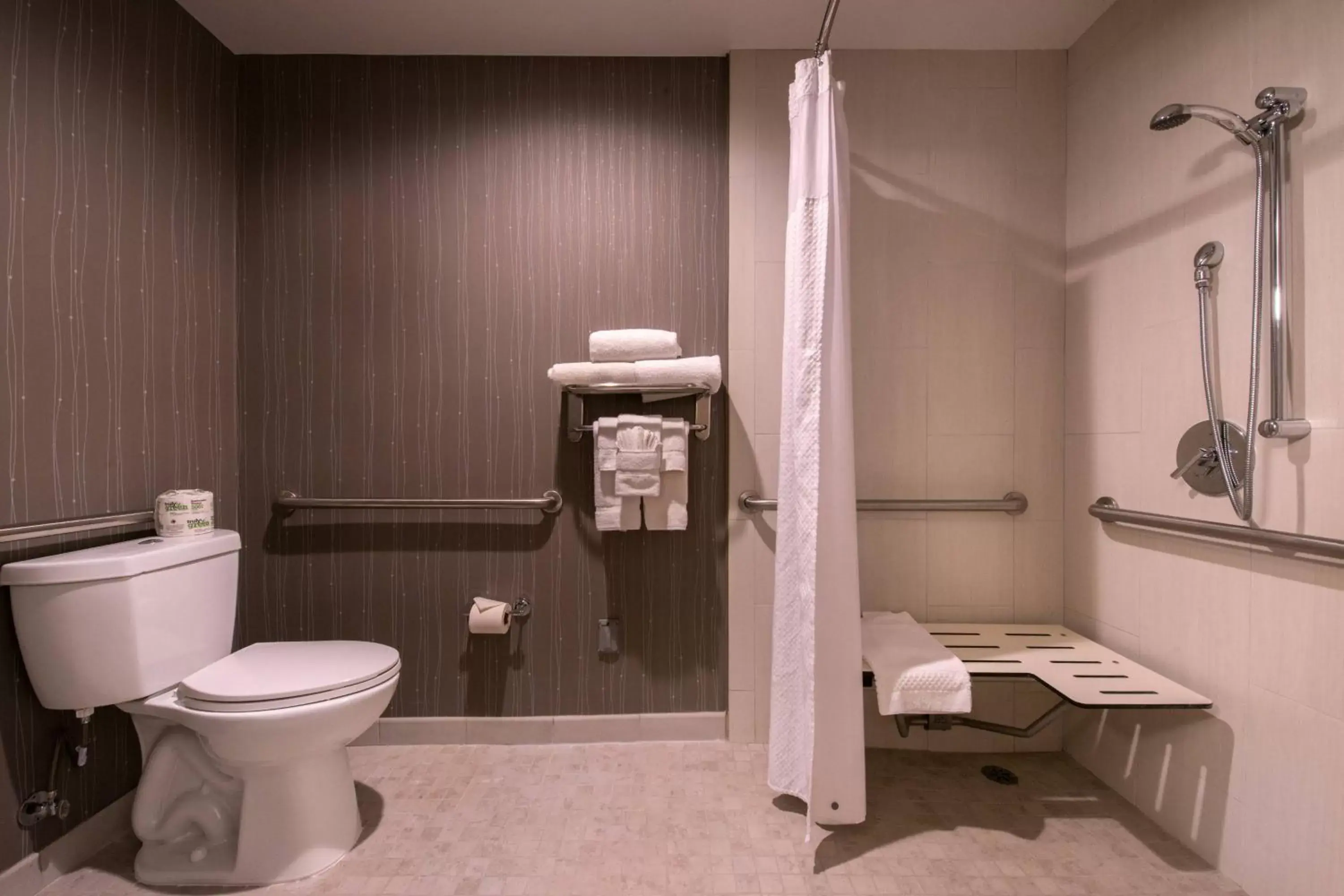 Bathroom in Courtyard by Marriott Oxnard/Ventura