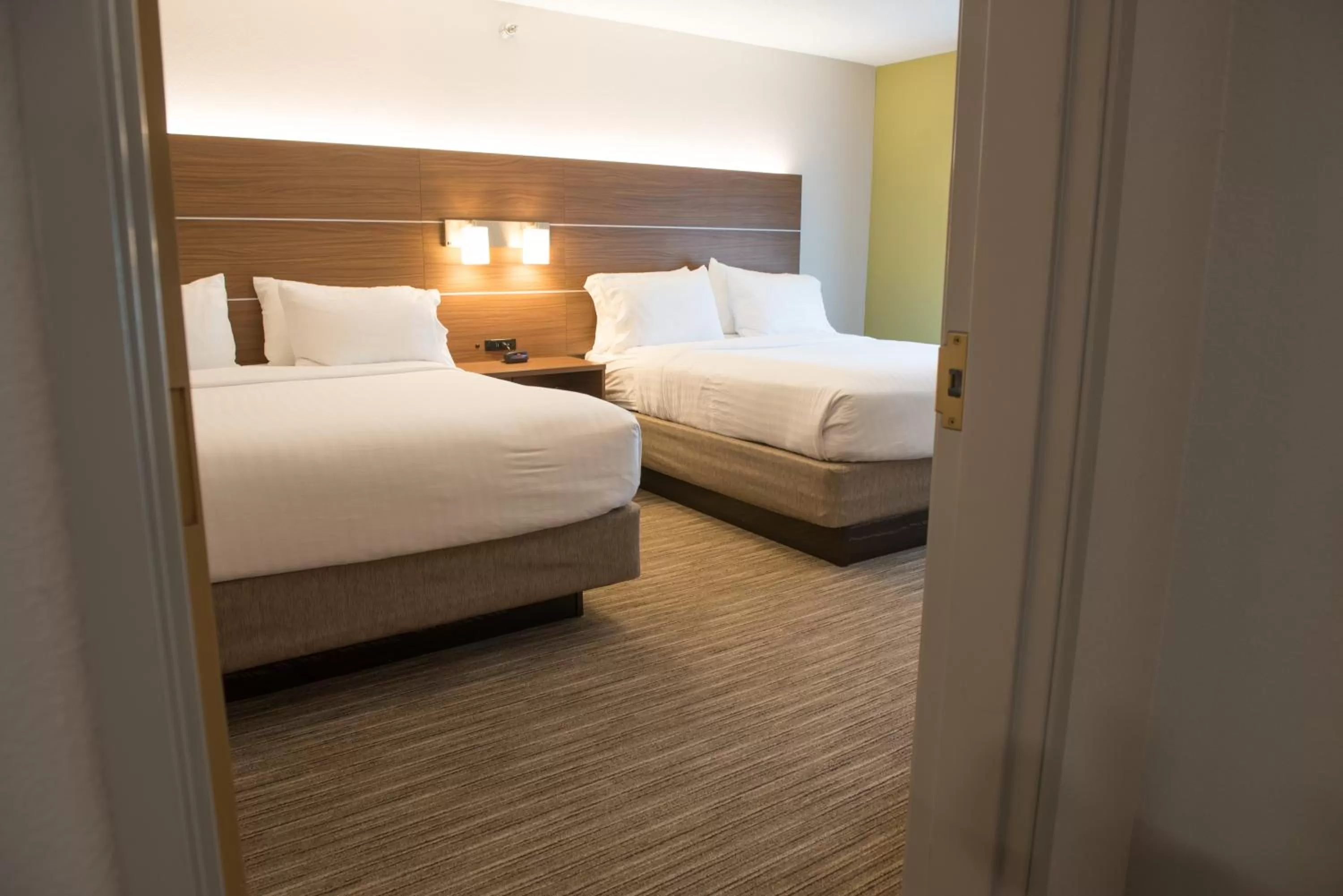 Bedroom, Bed in Holiday Inn Express Hotel & Suites Elkhart-South by IHG