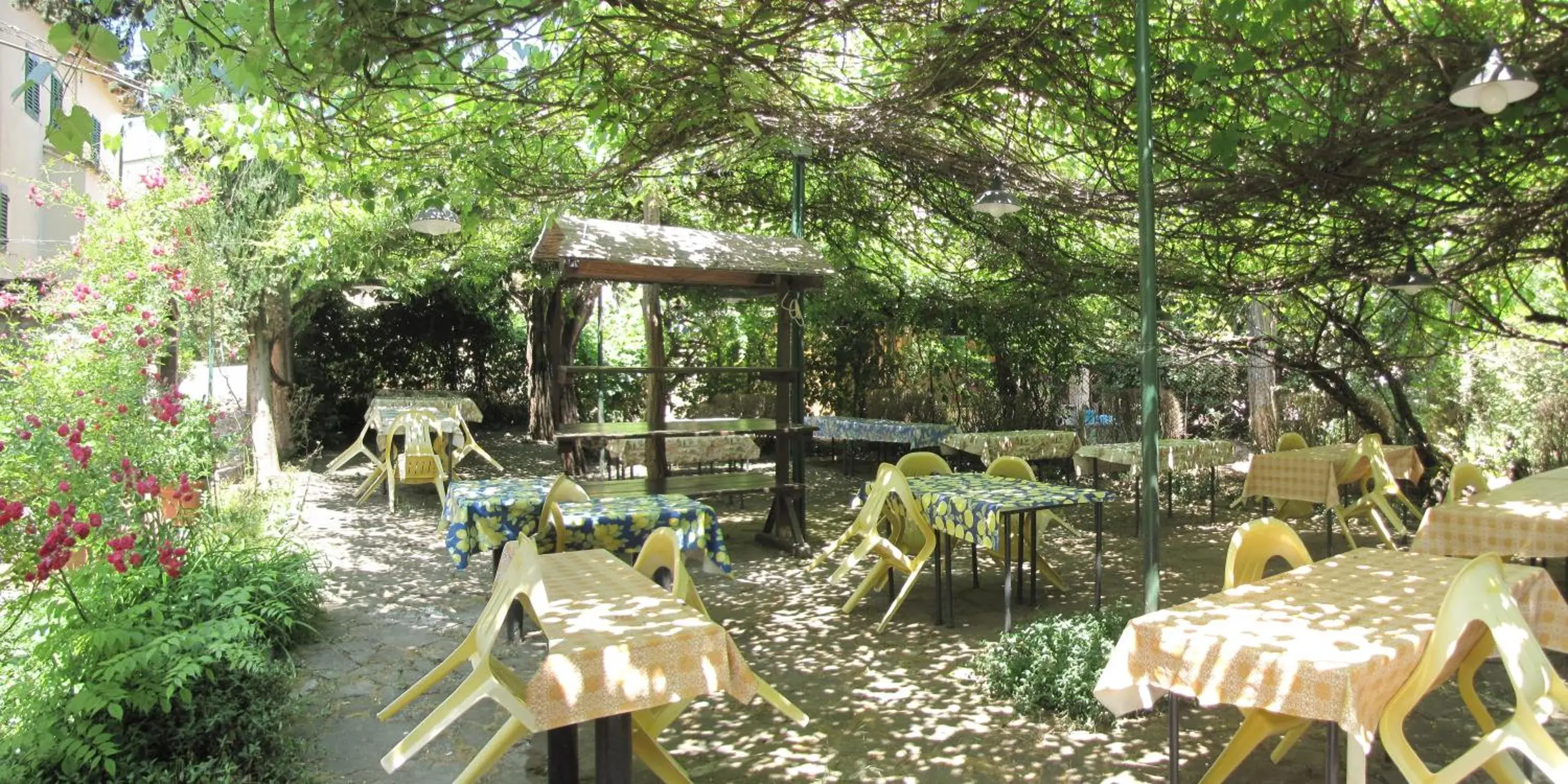 Garden view in Residence Casprini da Omero Garden view in Residence Casprini da Omero