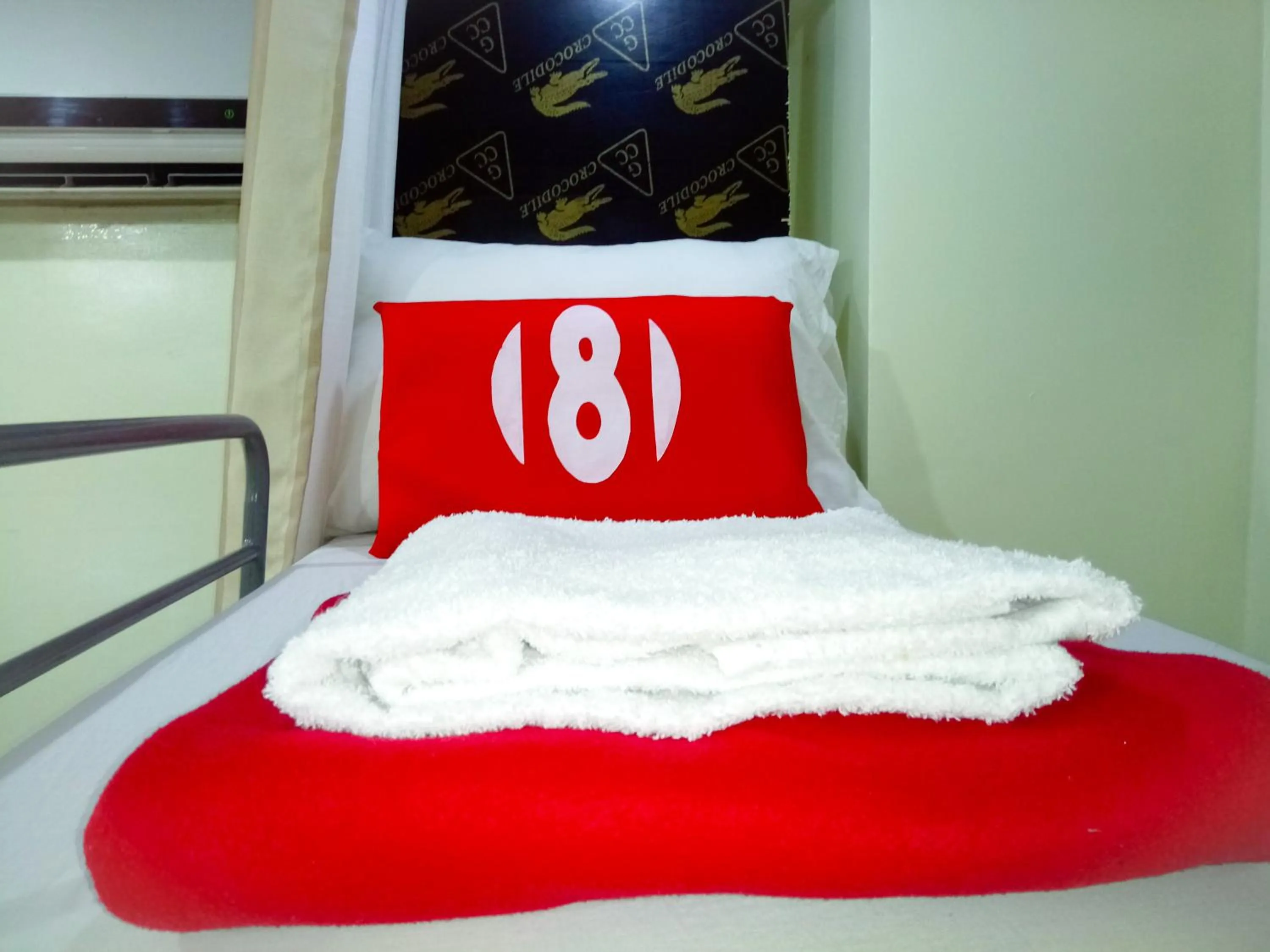 bunk bed, Bed in 8Hostel