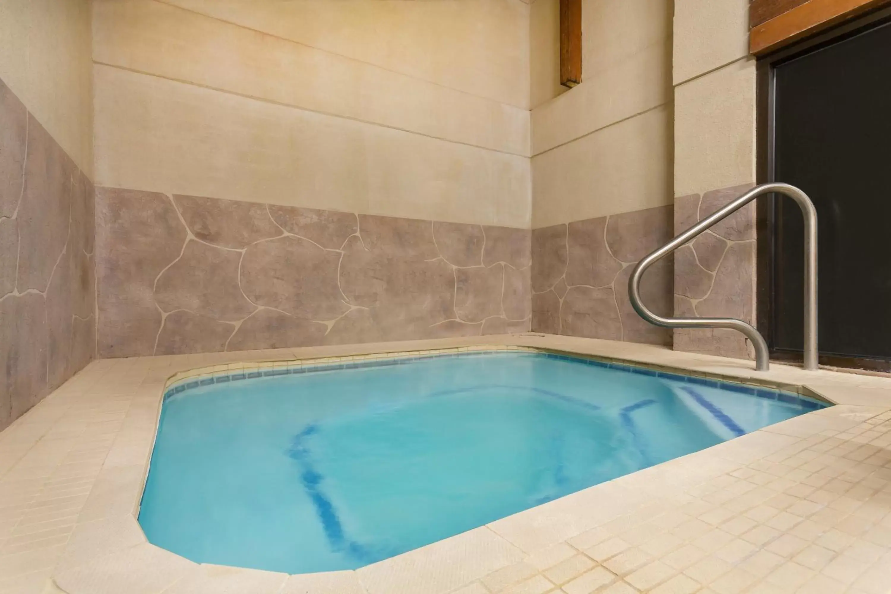 Hot Tub, Swimming Pool in Ramada by Wyndham Cedar City