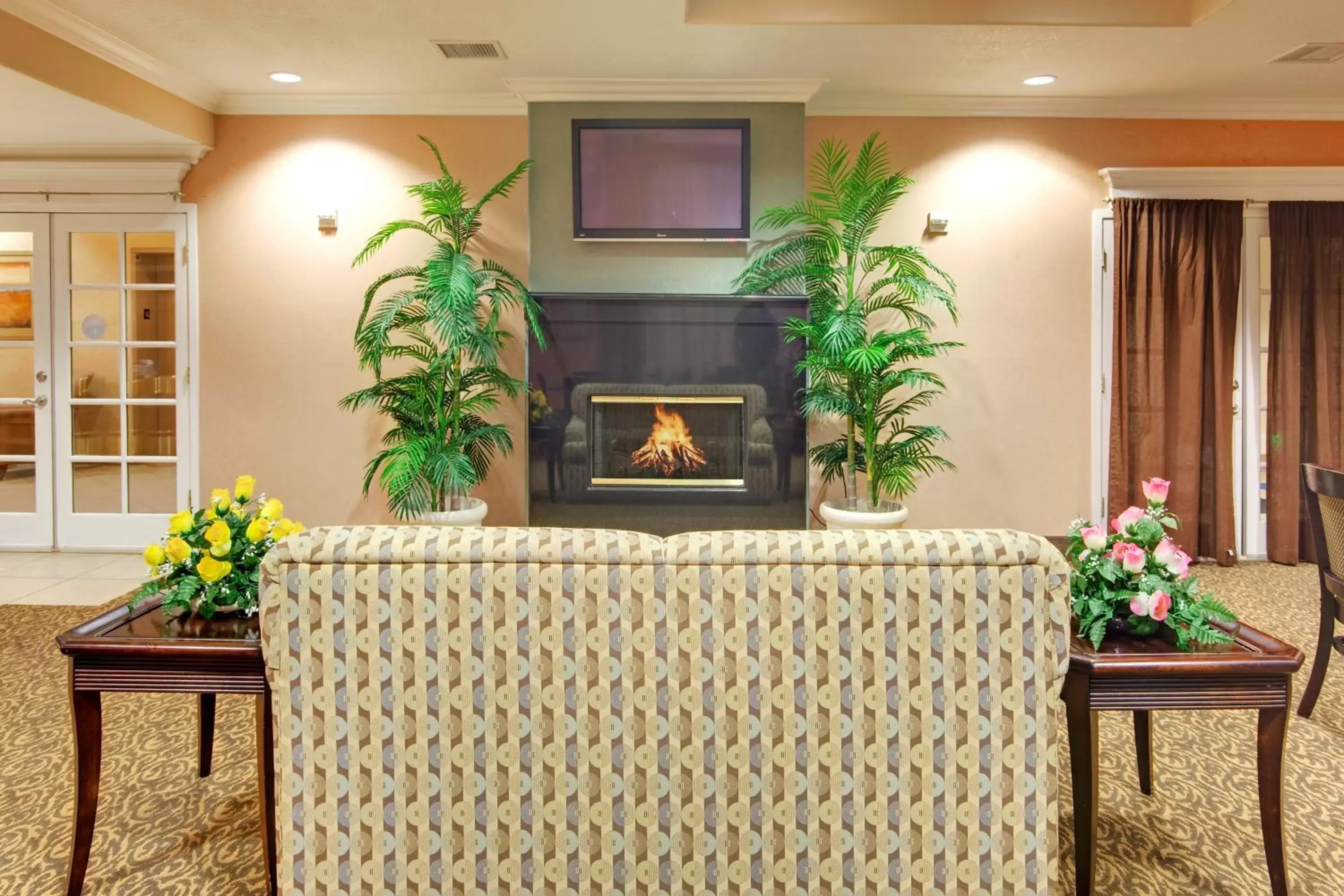 Property building, Lobby/Reception in Holiday Inn Express Delano Highway 99, an IHG Hotel