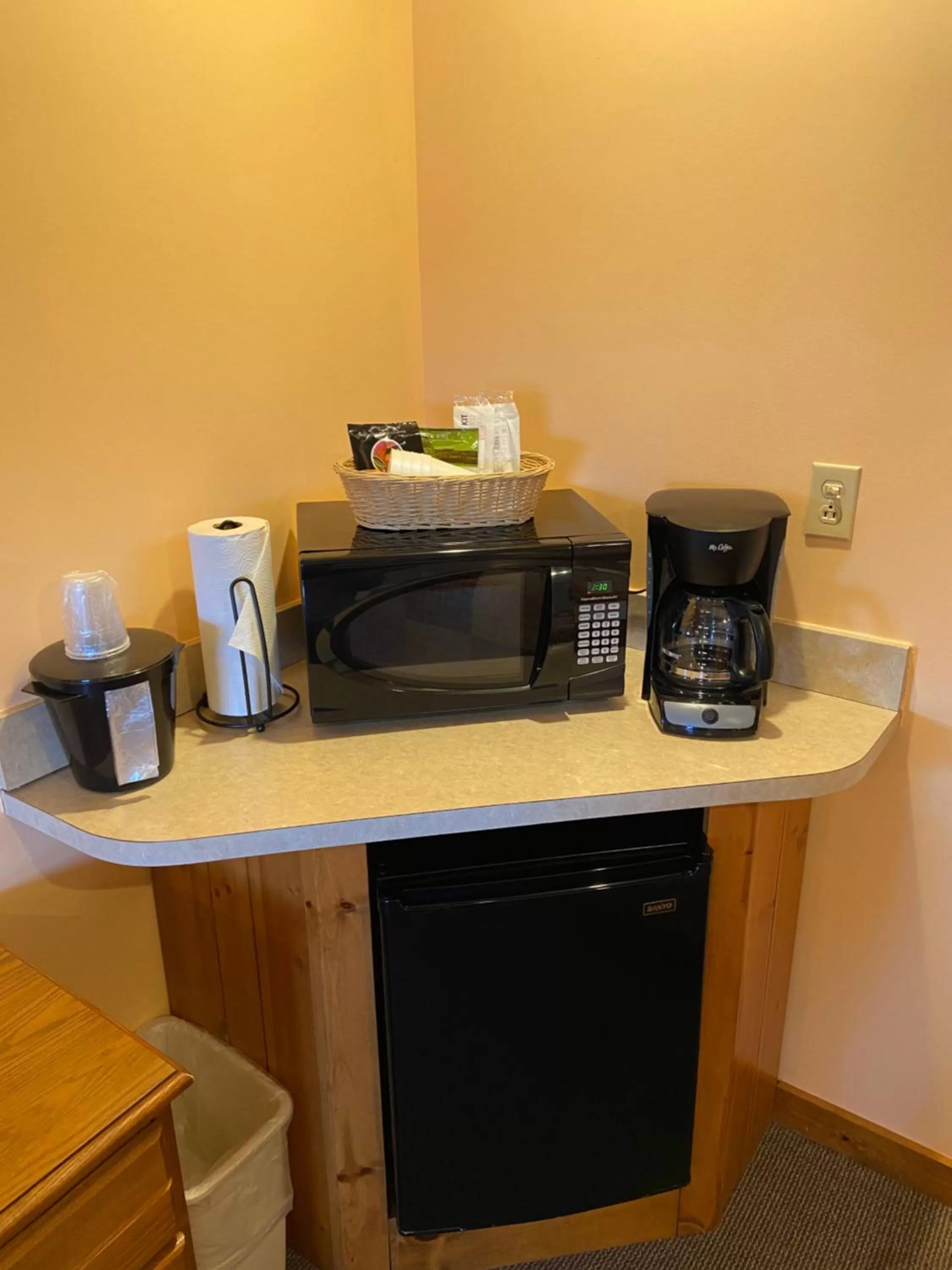 Coffee/tea facilities in The Garrett Inn