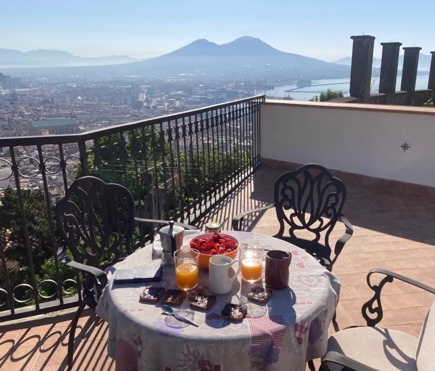 Breakfast in Le Petit Palais - Naples
