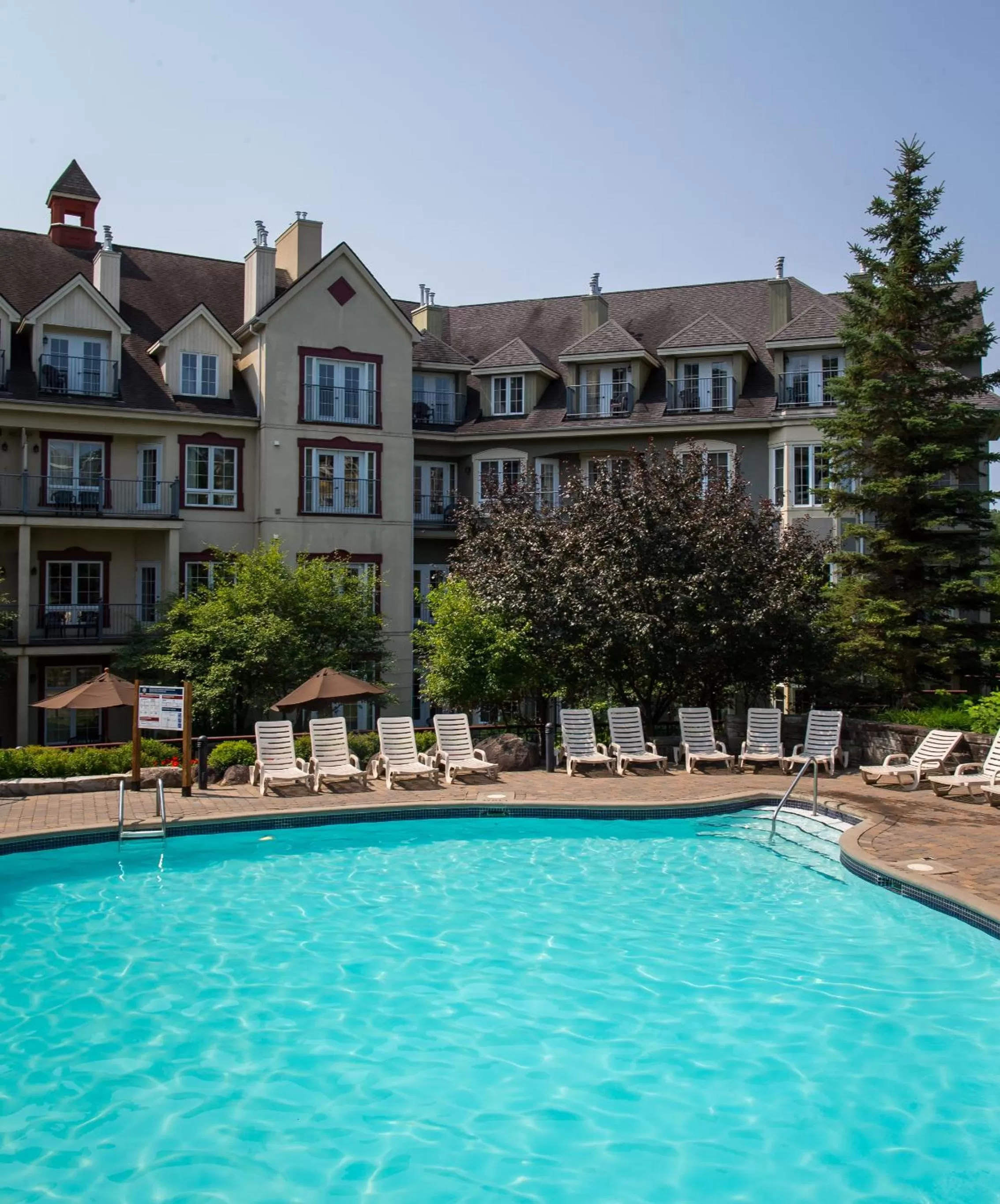 Swimming pool in Tour des Voyageurs