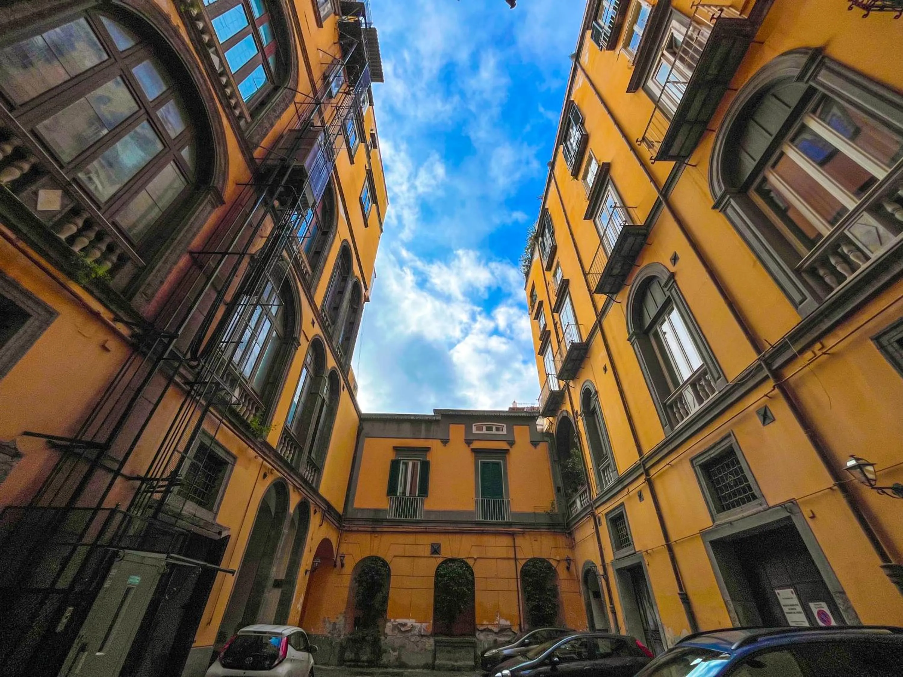 Inner courtyard view in Maison Degas-Dimora di Charme