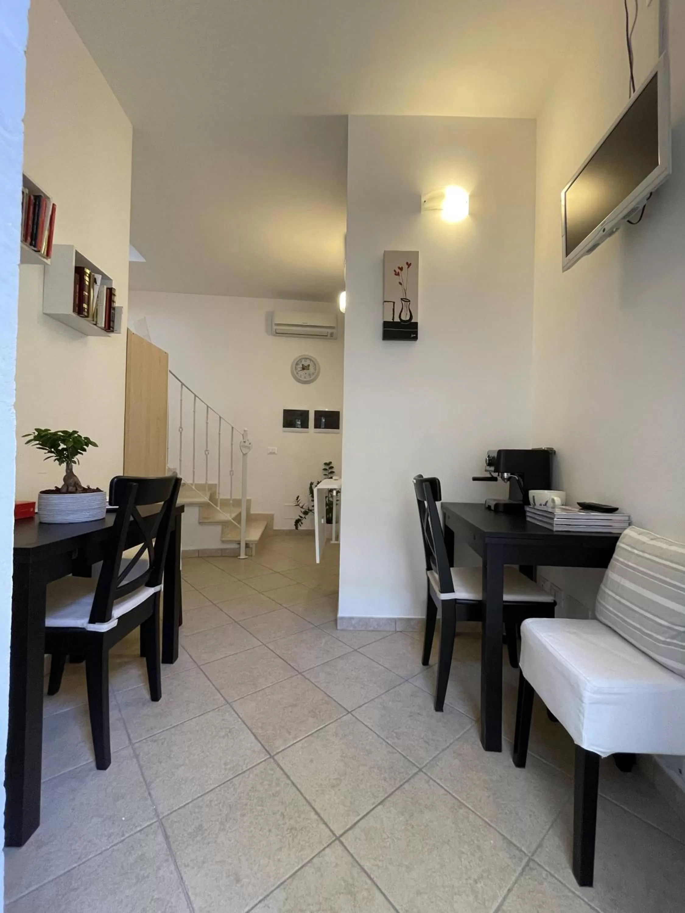 Lobby or reception, Restaurant/Places to Eat in Book and Bed