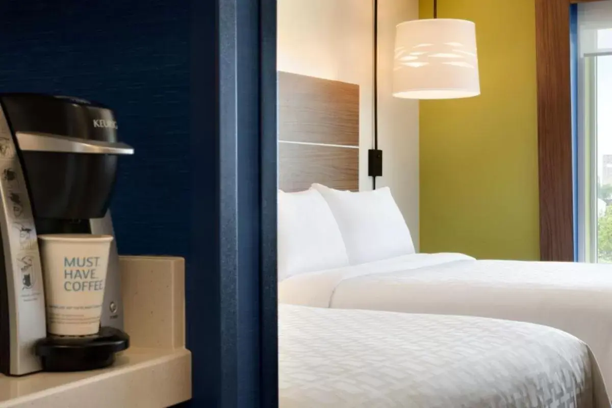 Bed in Holiday Inn Express & Suites Heath - Newark, an IHG Hotel