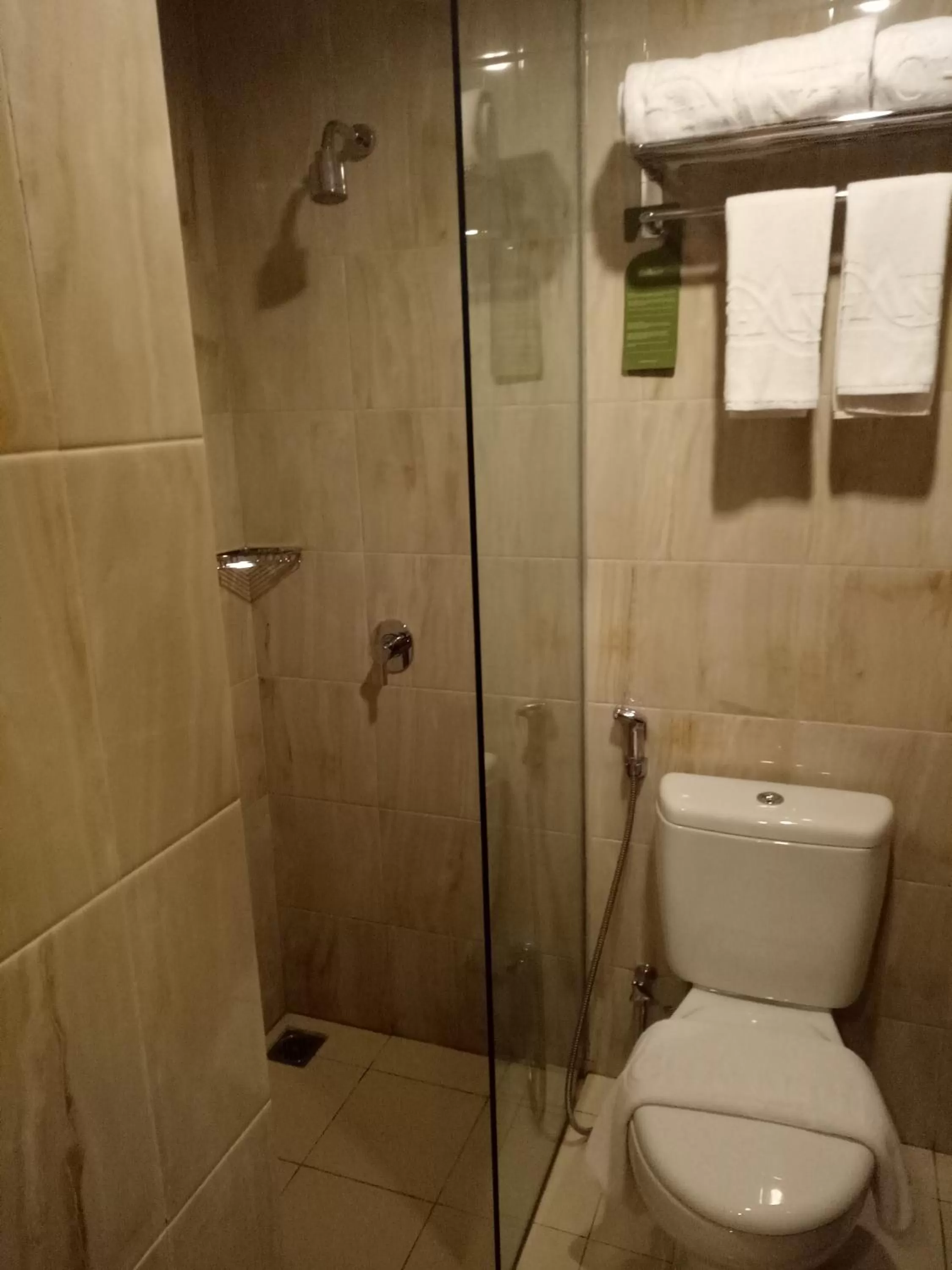 Shower in Hotel Chanti Managed by TENTREM Hotel Management Indonesia