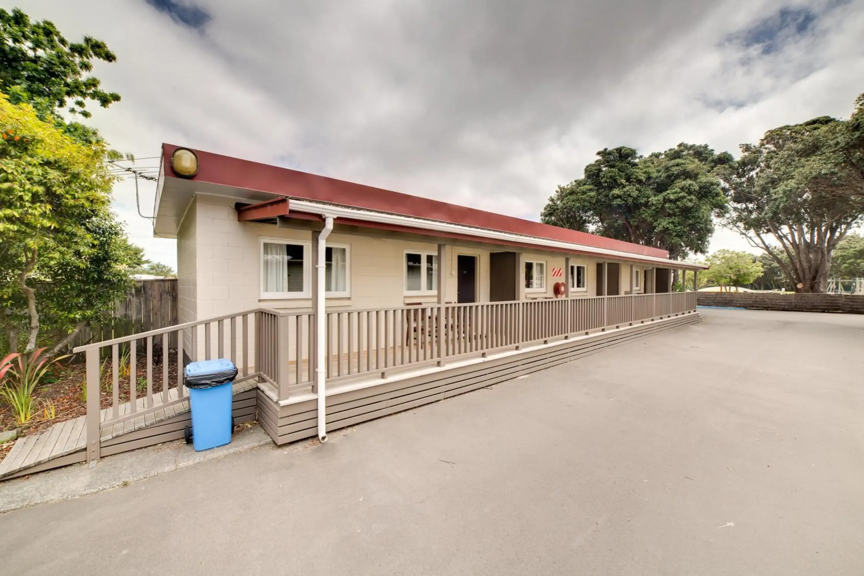 Balcony/Terrace, Property Building in Wellington TOP 10 Holiday Park