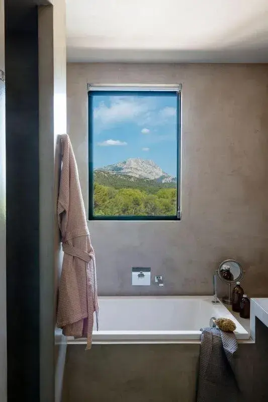 Bathroom in Les Lodges Sainte-Victoire Hotel & Spa